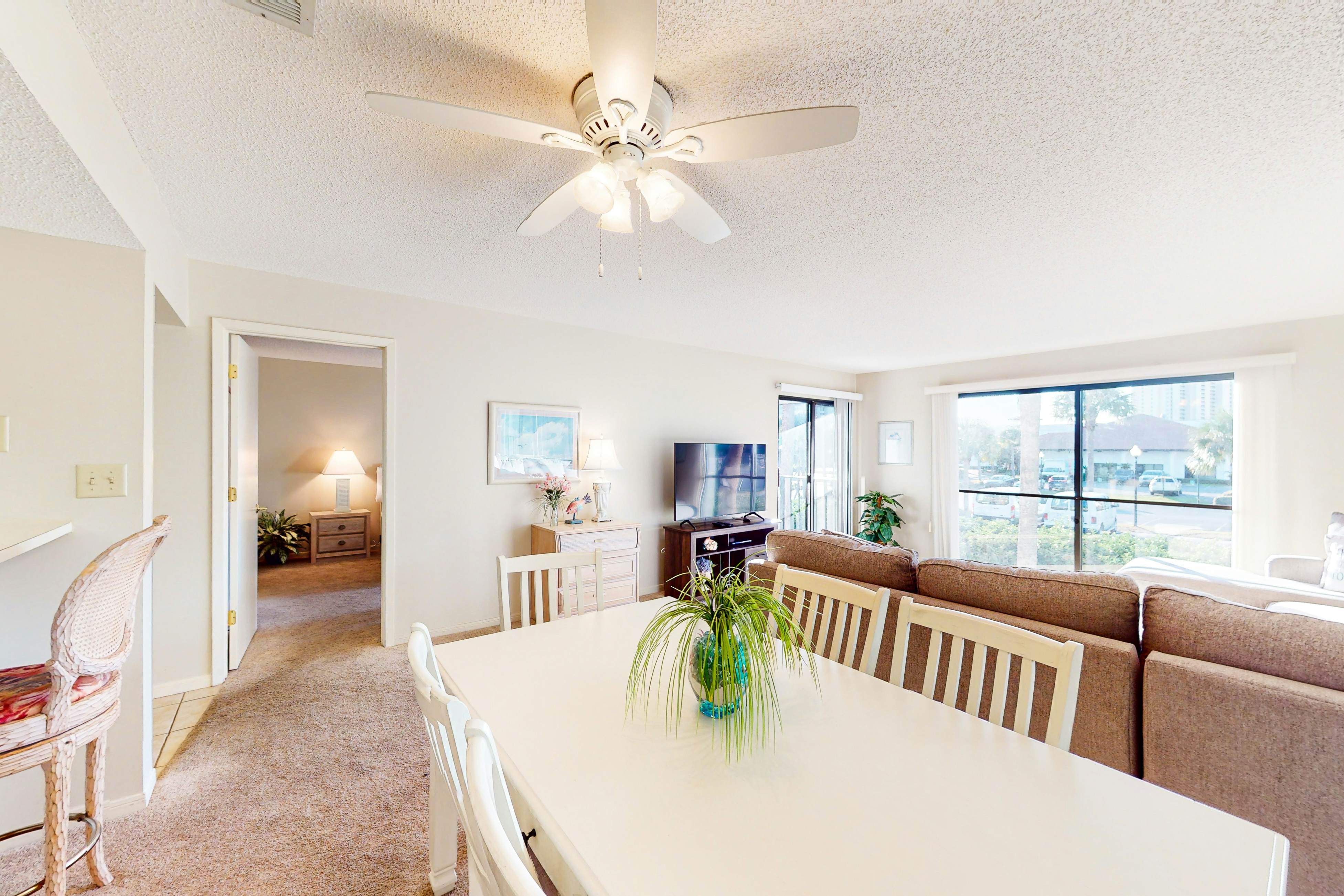 Gorgeous waterfront condo with pool, hot tub, tennis, balcony & beach access