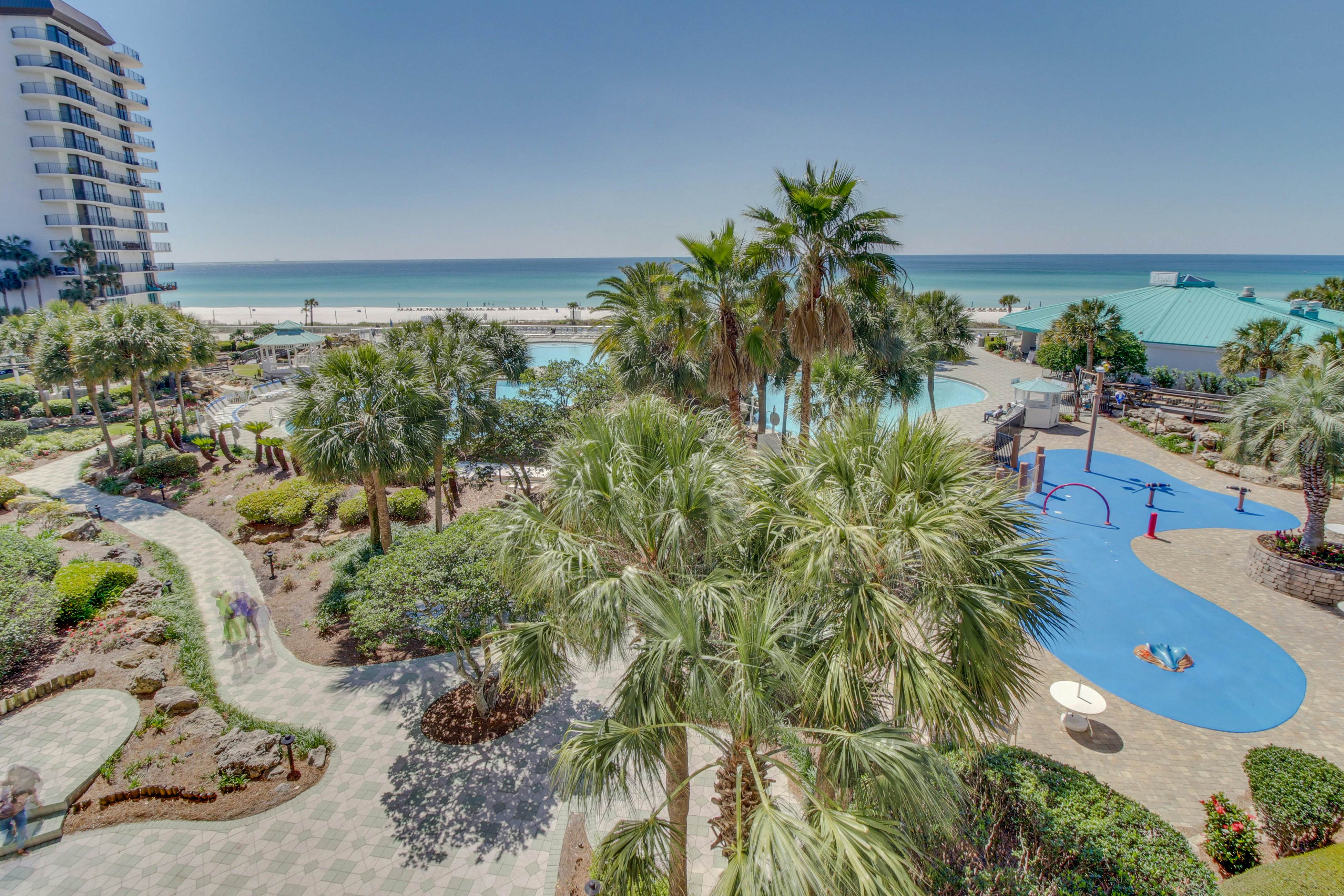 Gorgeous waterfront condo with pool, hot tub, tennis, balcony & beach access