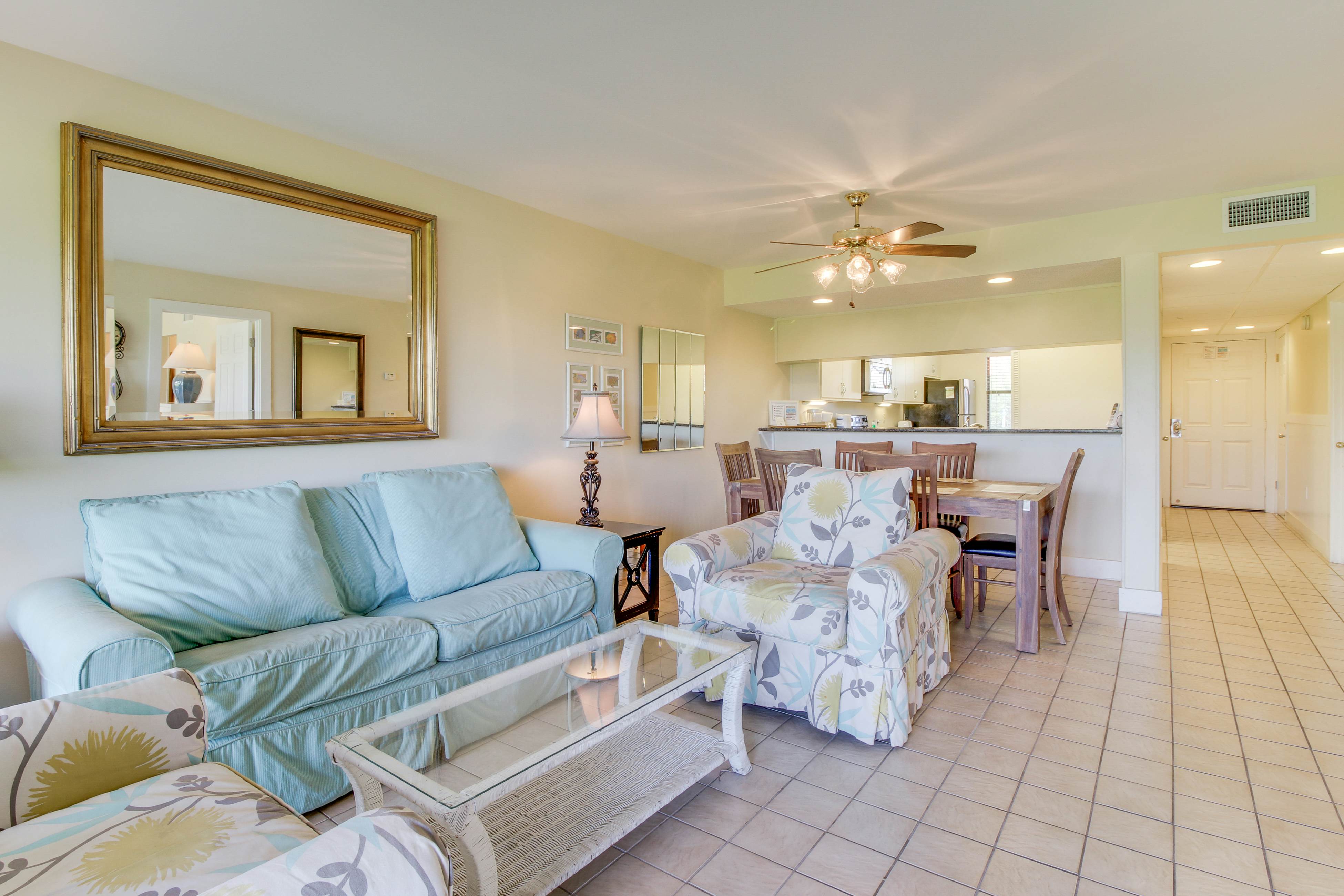 Golf lover's getaway with golf on-site, tennis, pool & hot tub