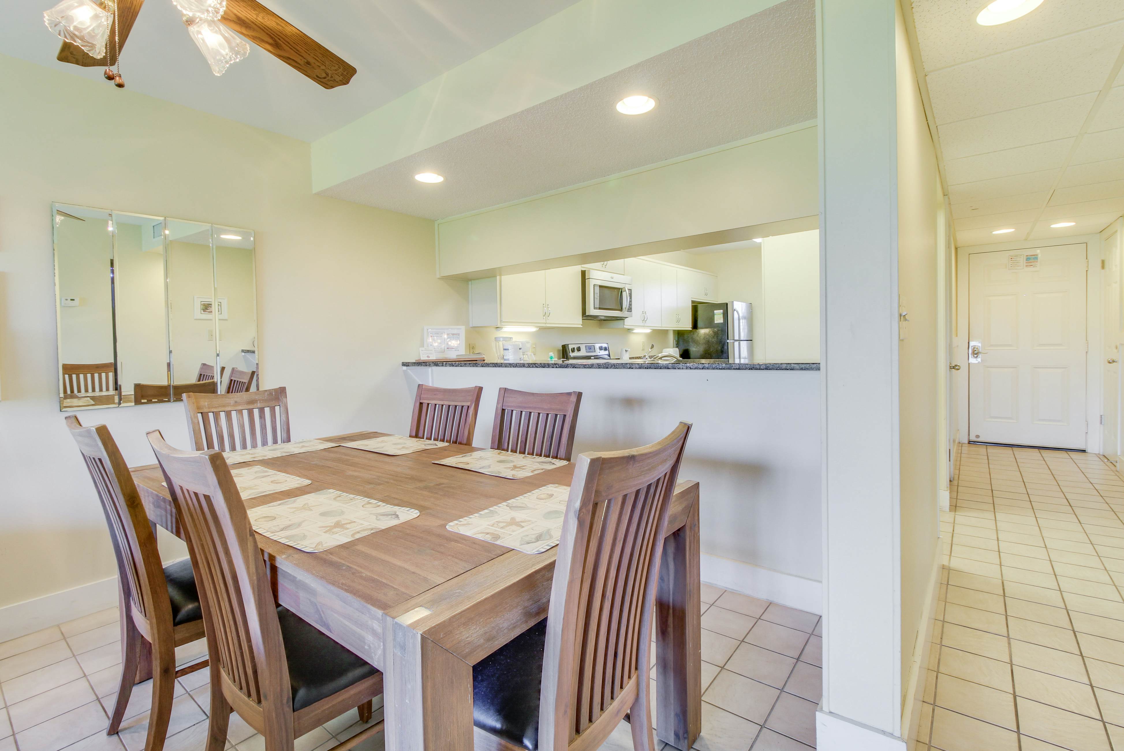 Golf lover's getaway with golf on-site, tennis, pool & hot tub