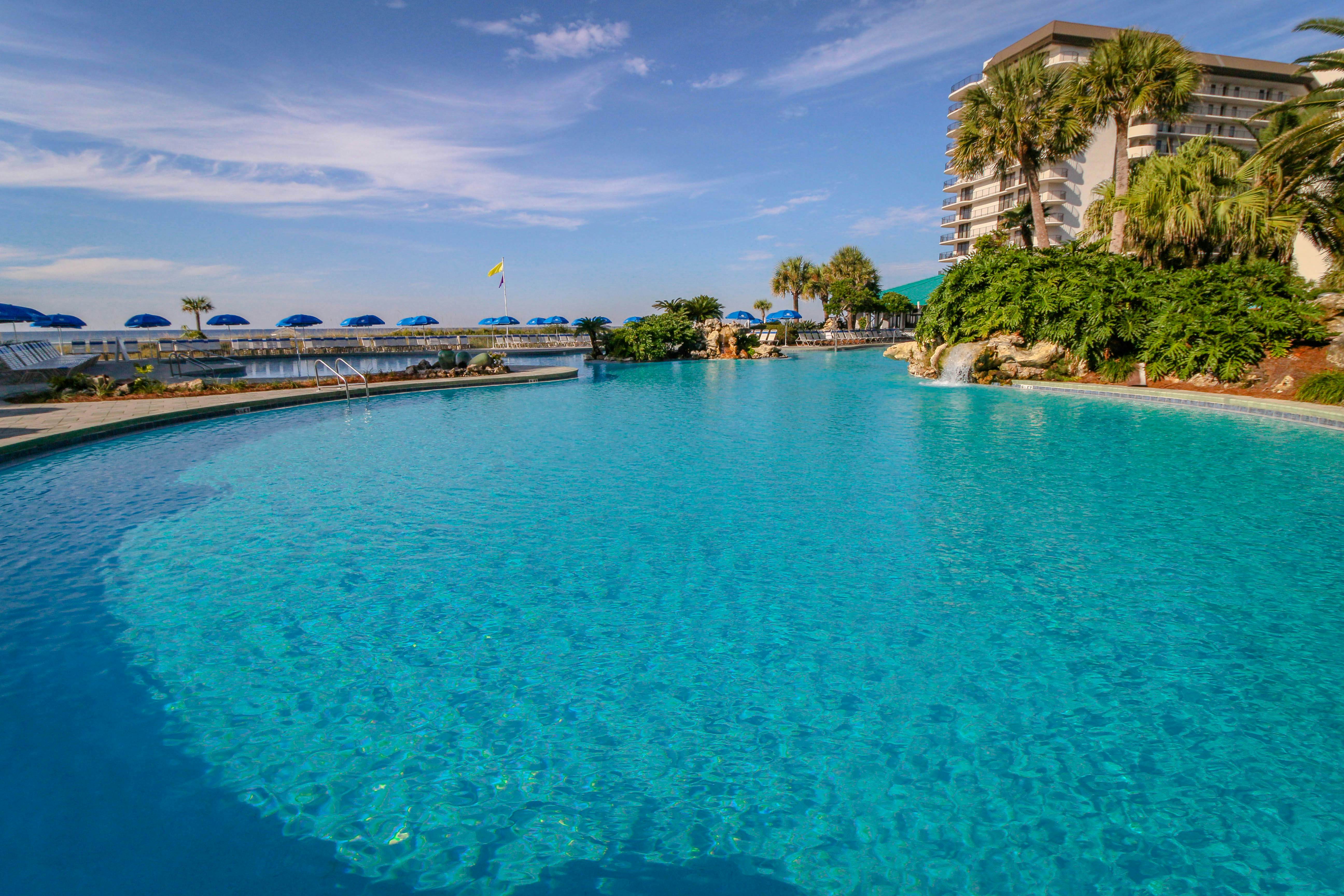 Golf lover's getaway with golf on-site, tennis, pool & hot tub