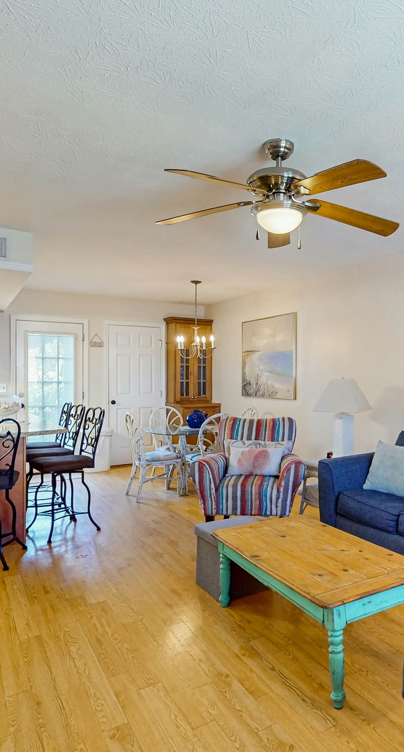 Comfy townhome with AC, W/D, pool, tennis, & mini-golf - near beach