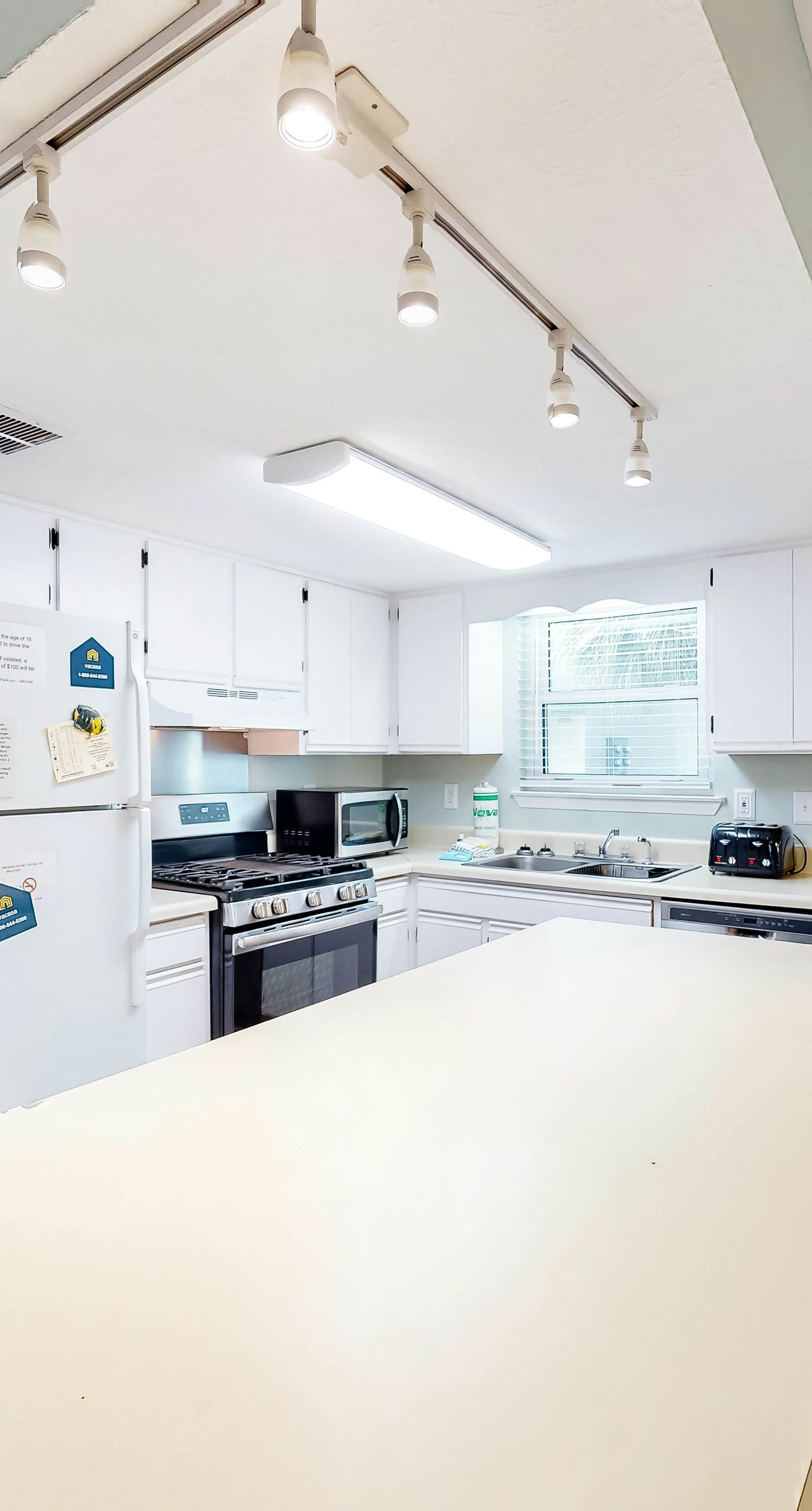 Bright Townhouse with Private Beach Access, Shared Pools, & Central A/C