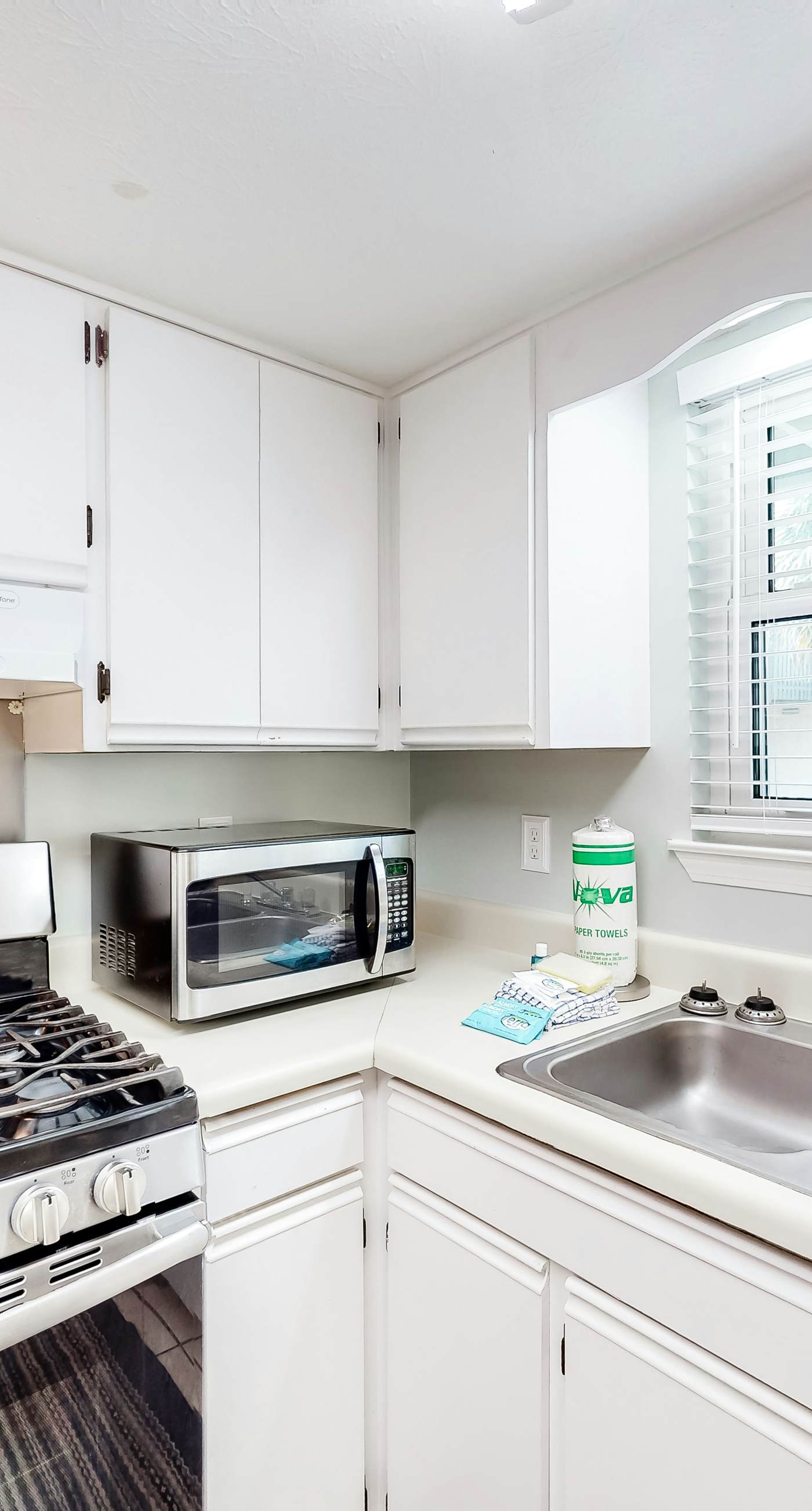 Bright Townhouse with Private Beach Access, Shared Pools, & Central A/C