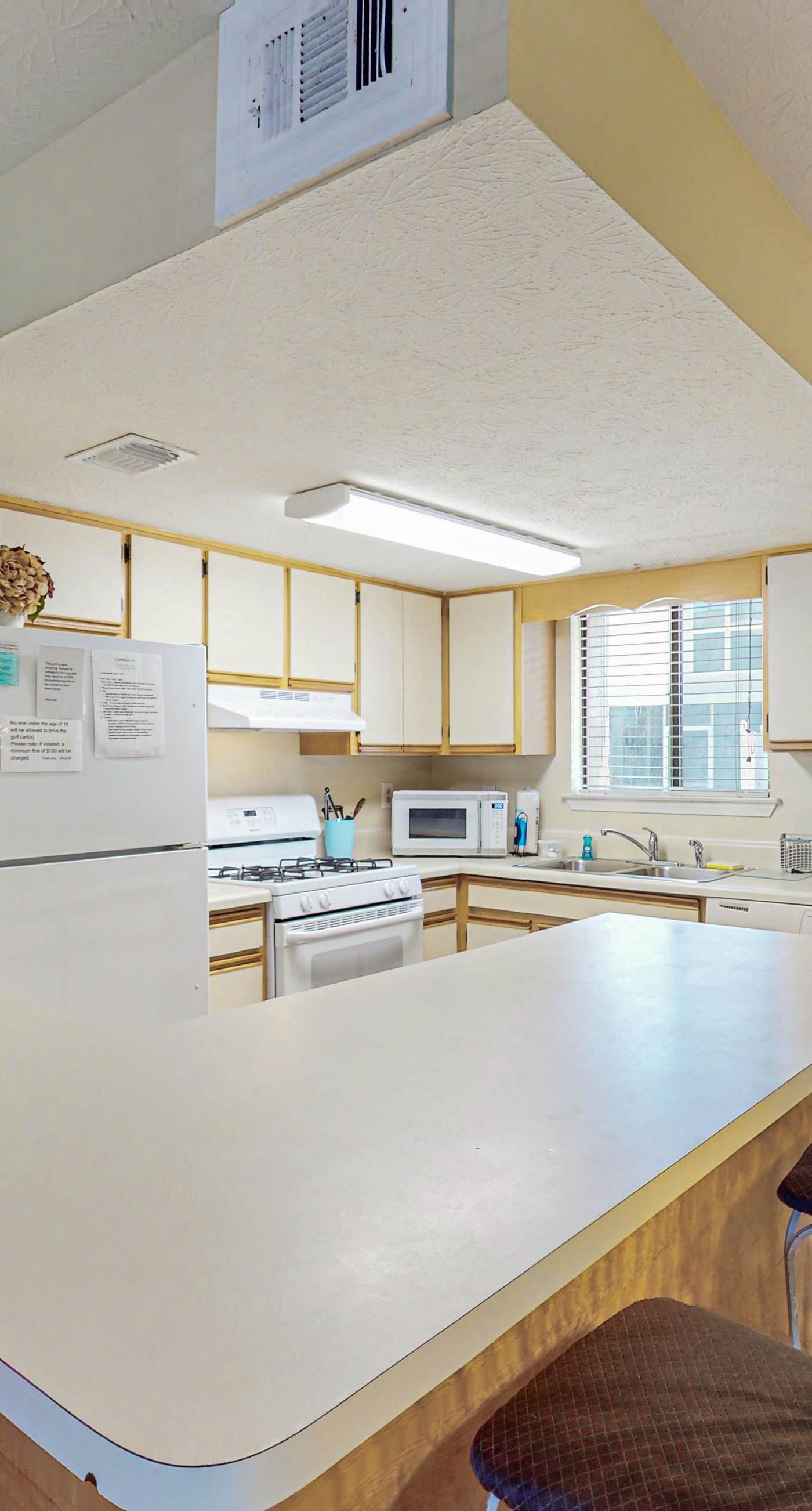 Luxurious Townhouse Close to Private Beach, Pools, Mini-Golf - Snowbirds Welcome