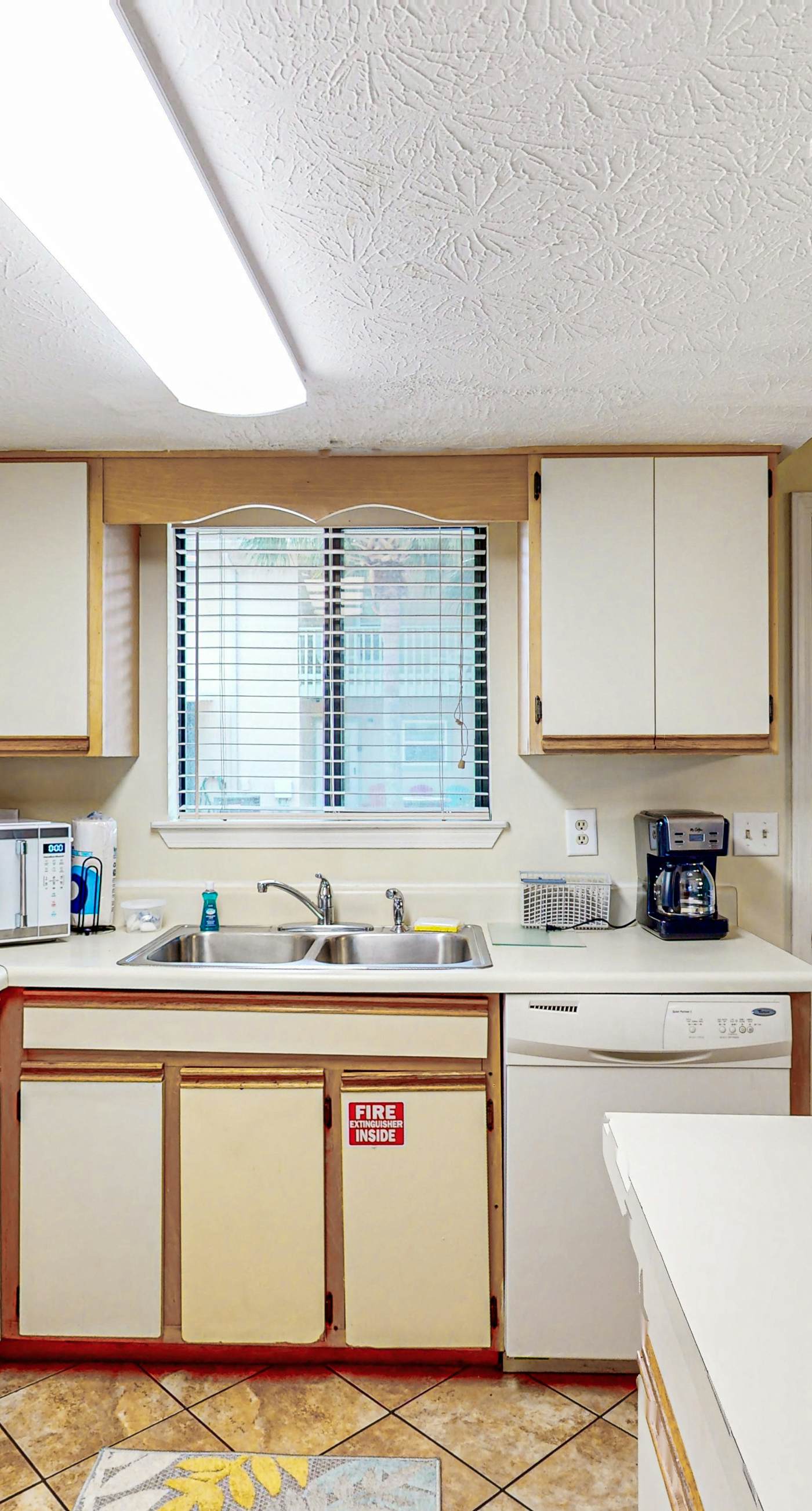 Luxurious Townhouse Close to Private Beach, Pools, Mini-Golf - Snowbirds Welcome