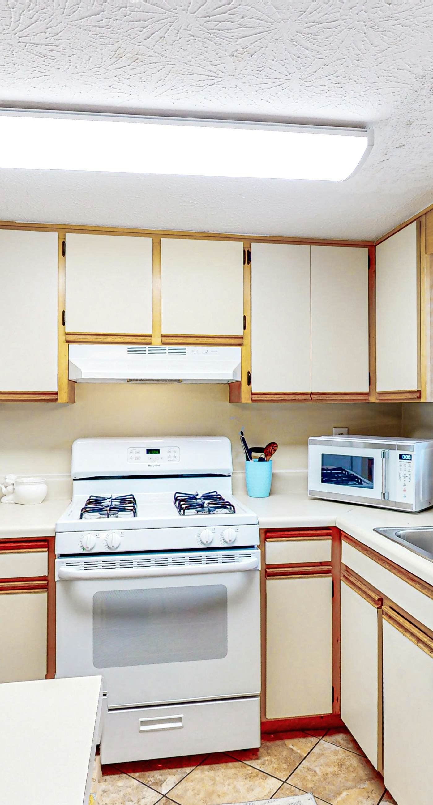 Luxurious Townhouse Close to Private Beach, Pools, Mini-Golf - Snowbirds Welcome