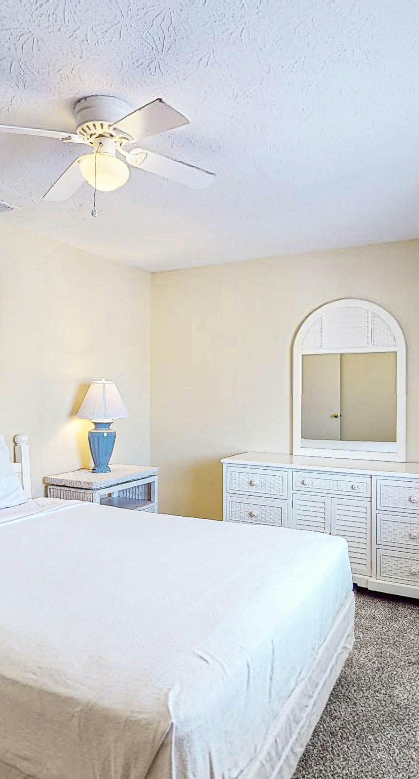 Luxurious Townhouse Close to Private Beach, Pools, Mini-Golf - Snowbirds Welcome