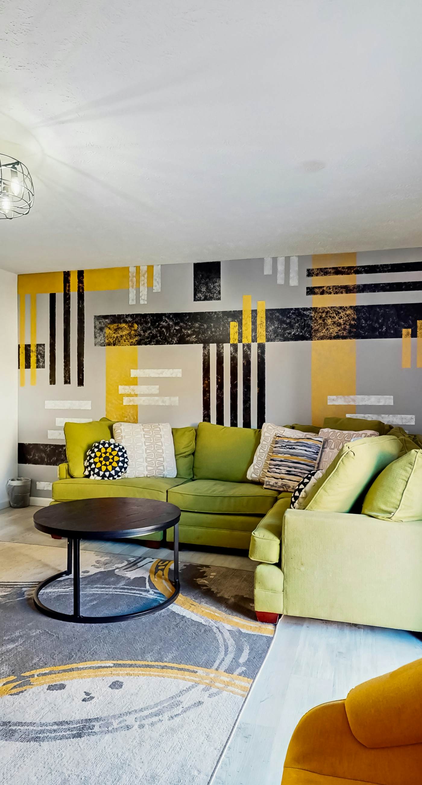 Cozy coastal condo with shared pool, private washer/dryer, and beach access