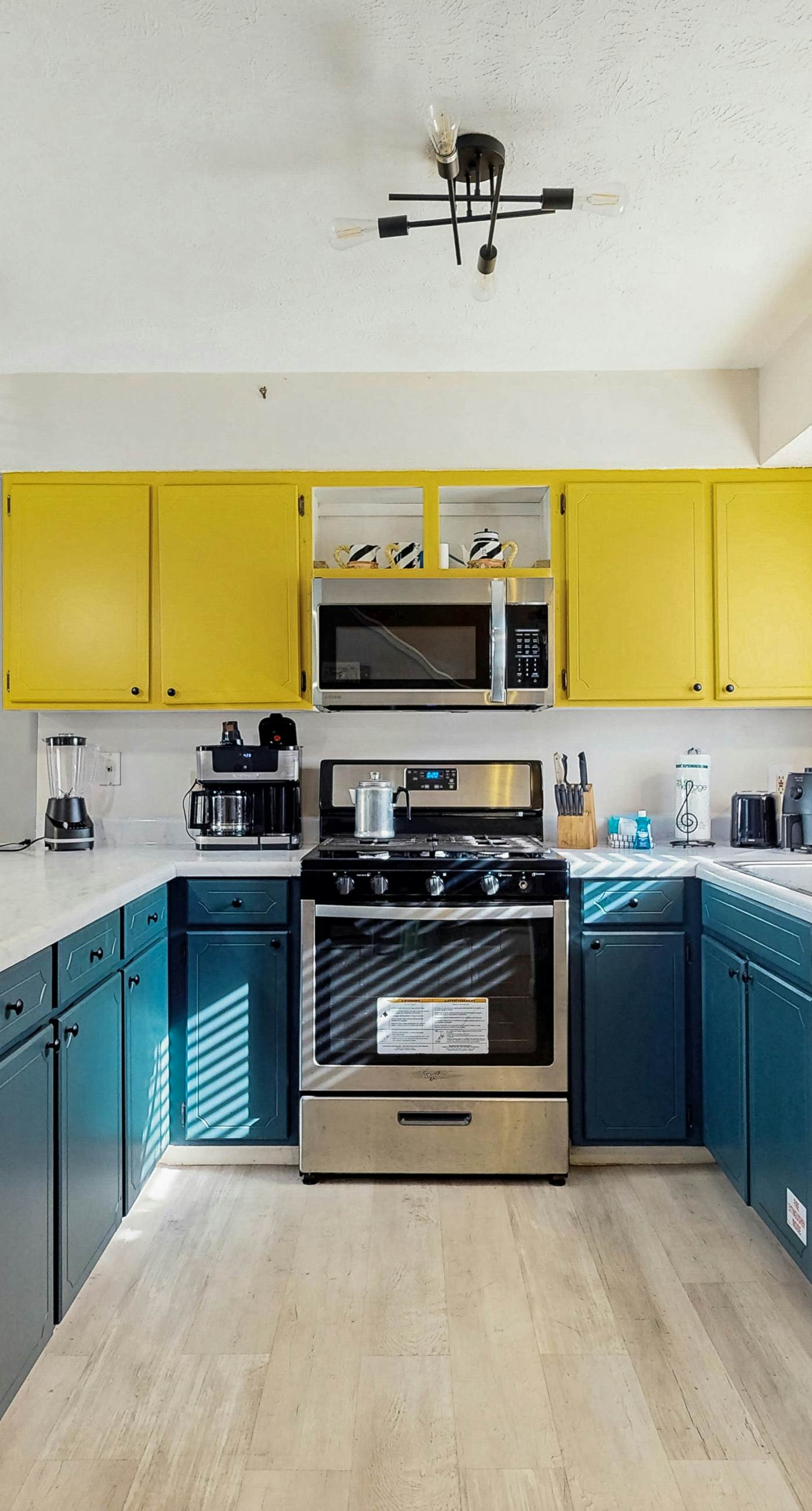 Cozy coastal condo with shared pool, private washer/dryer, and beach access