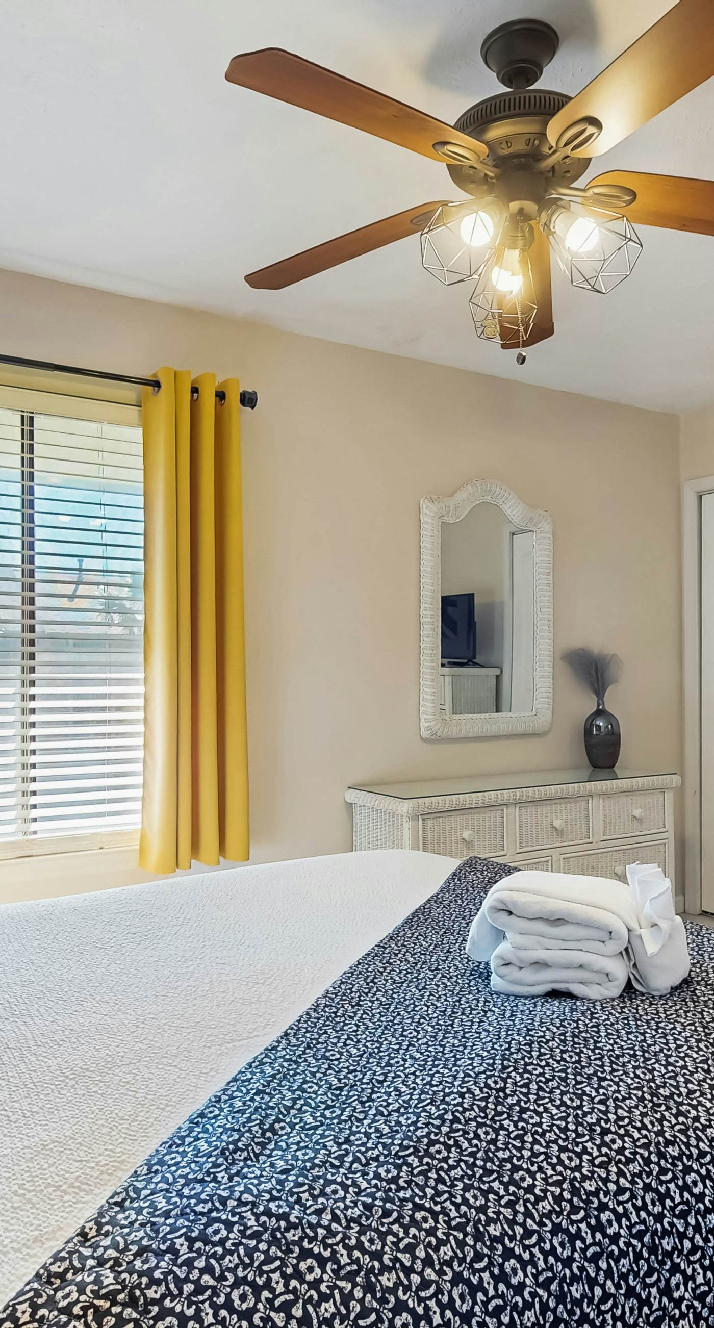 Cozy coastal condo with shared pool, private washer/dryer, and beach access