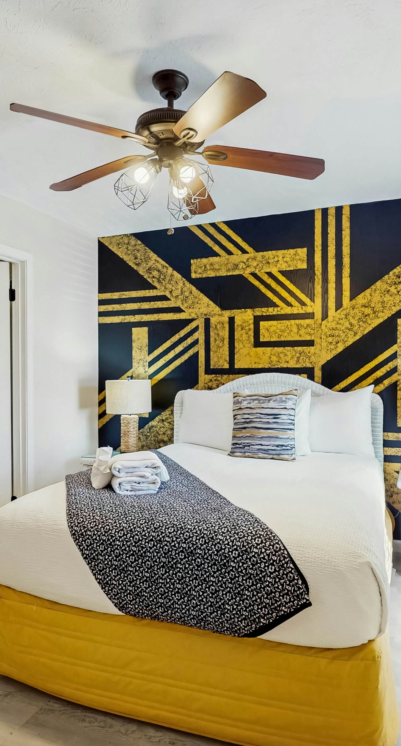 Cozy coastal condo with shared pool, private washer/dryer, and beach access