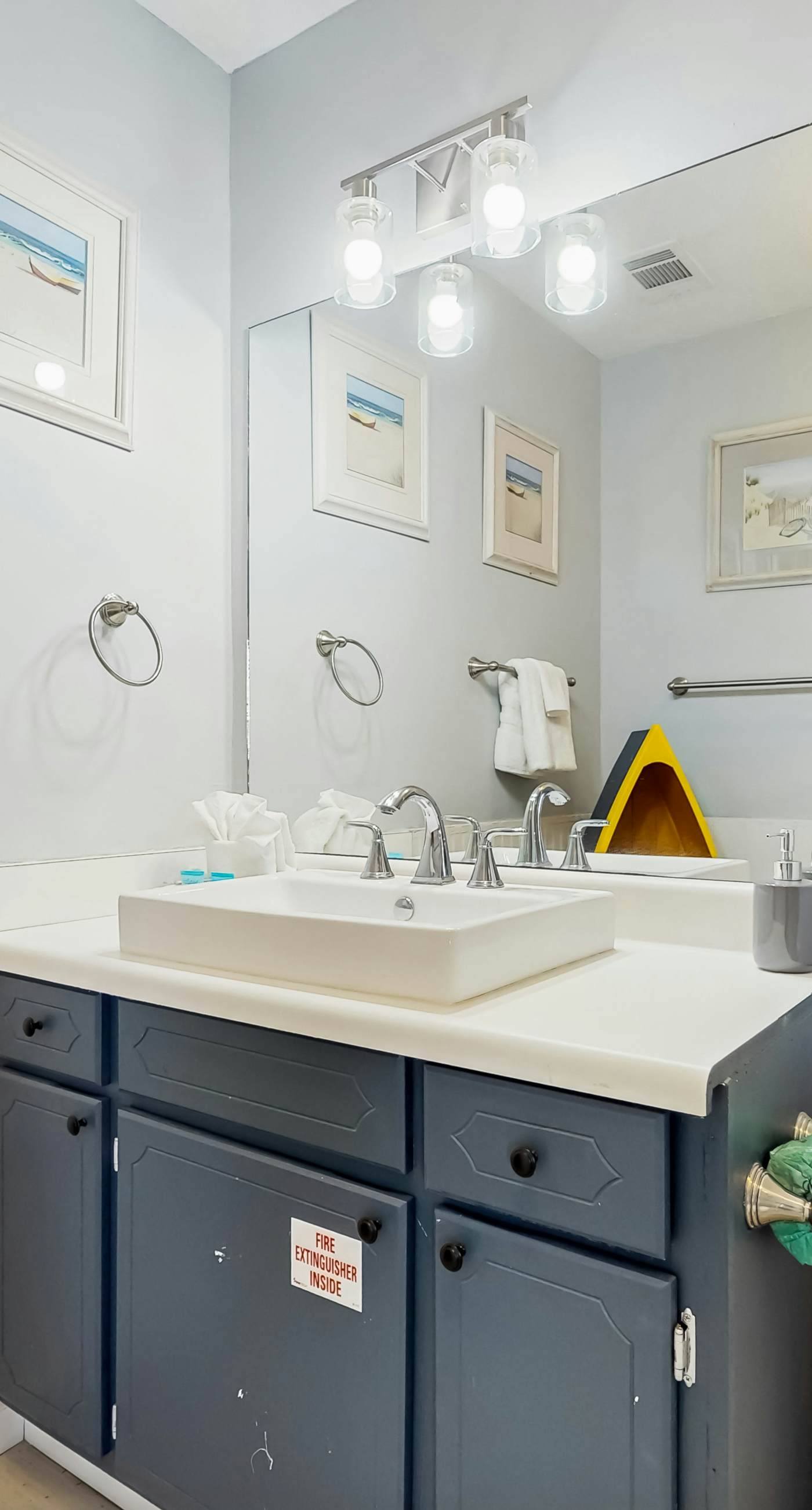 Cozy coastal condo with shared pool, private washer/dryer, and beach access