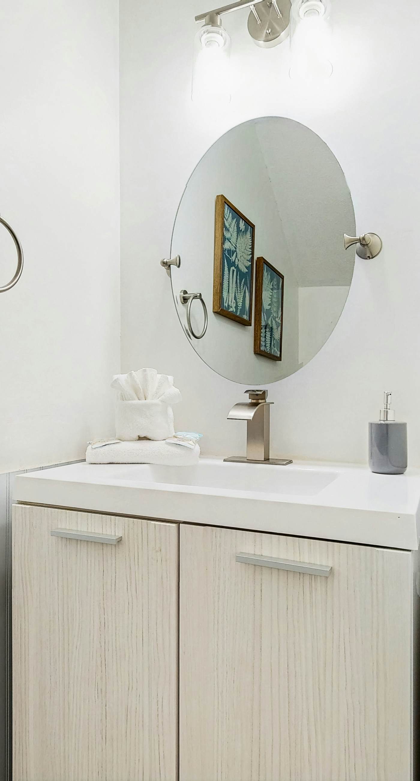 Cozy coastal condo with shared pool, private washer/dryer, and beach access