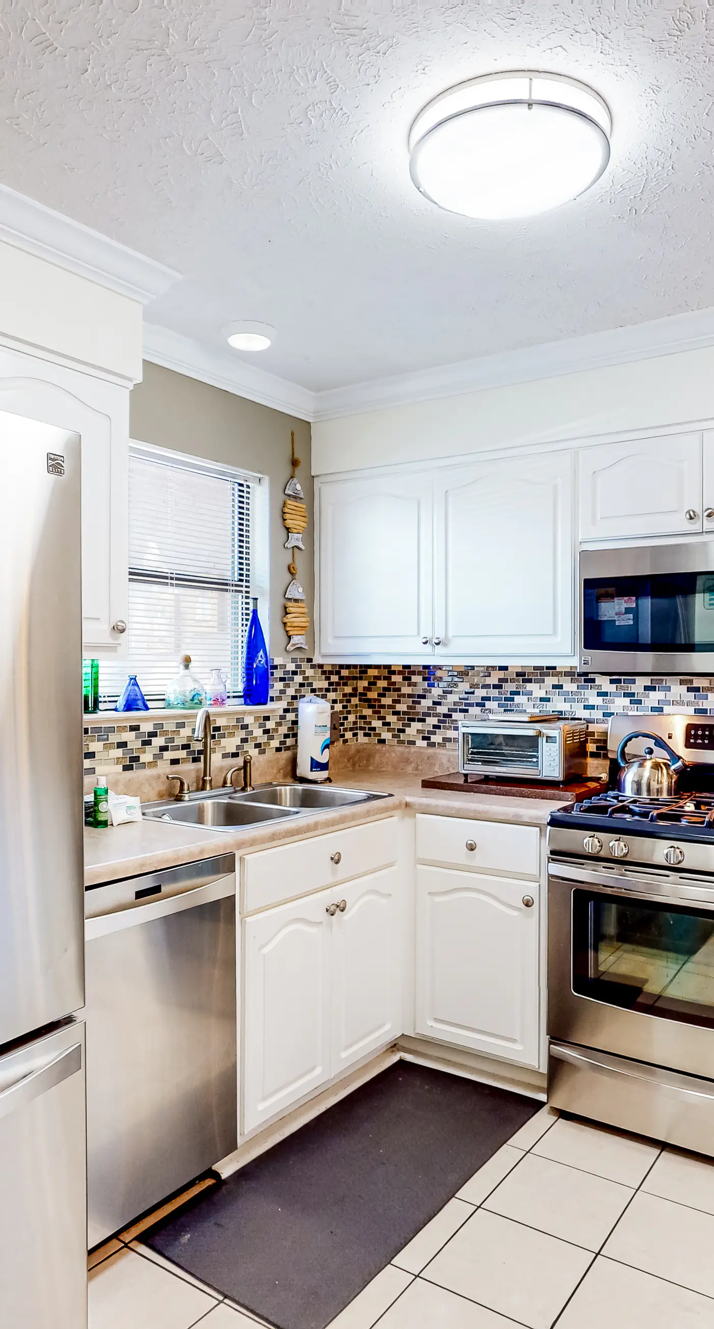 Gated resort townhome with pools, sports courts, & easy beach access