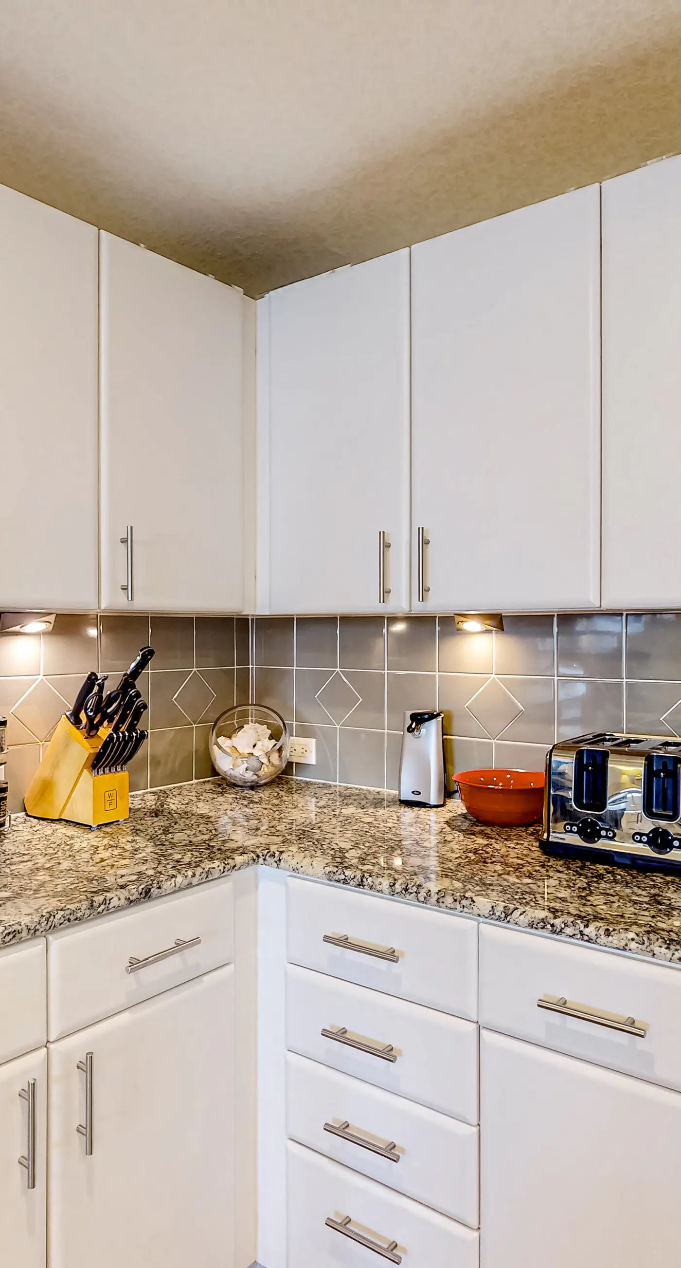 Wonderful gulf-view condo with a pool, hot tub & ocean-view balcony