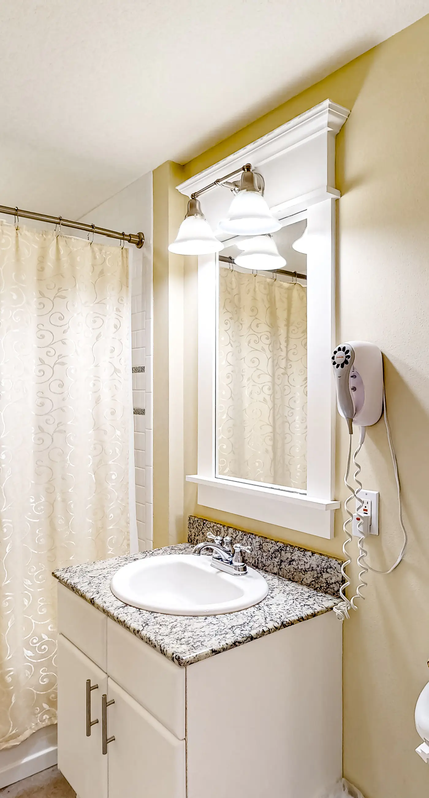 Wonderful gulf-view condo with a pool, hot tub & ocean-view balcony