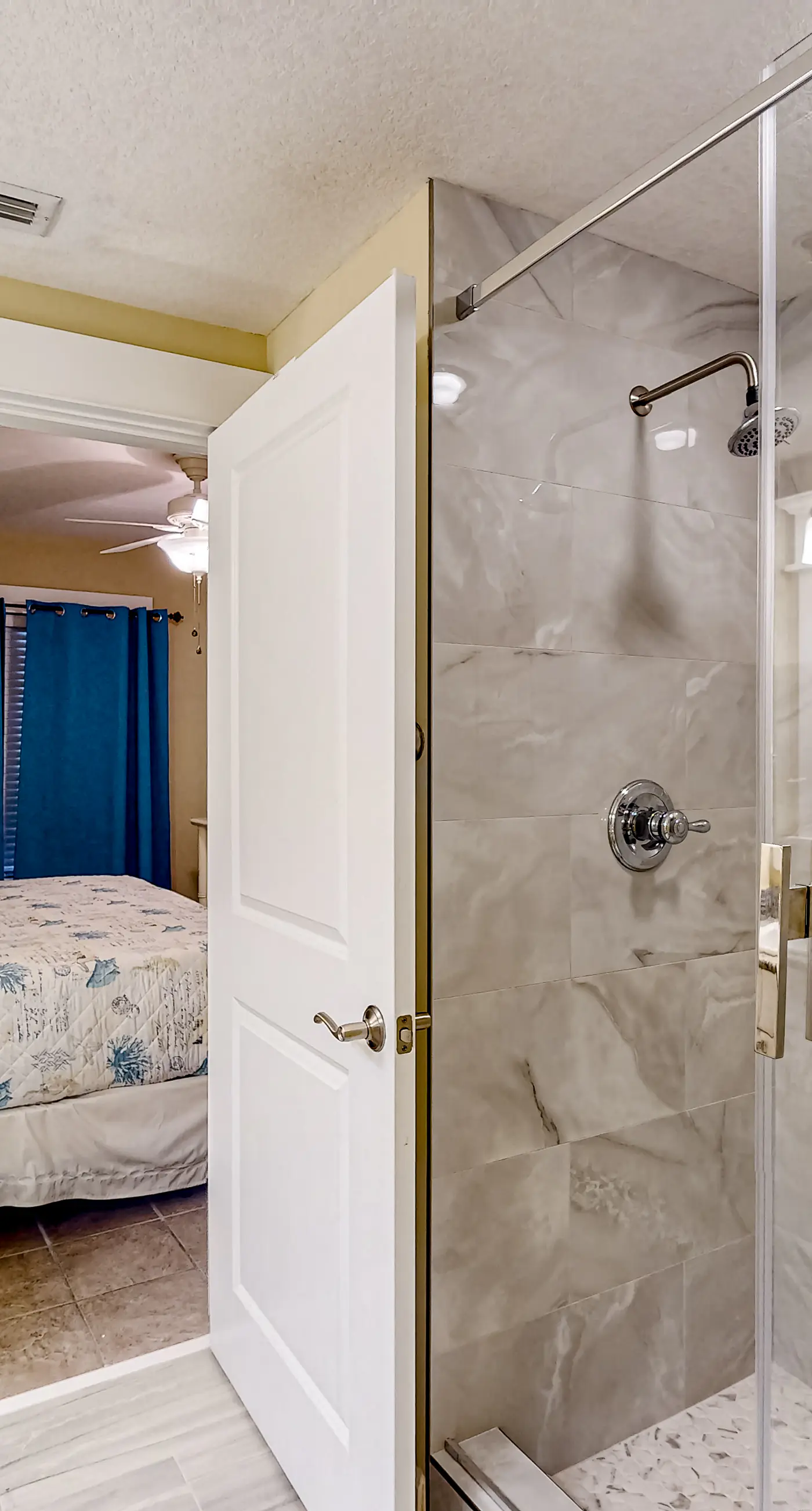 Wonderful gulf-view condo with a pool, hot tub & ocean-view balcony