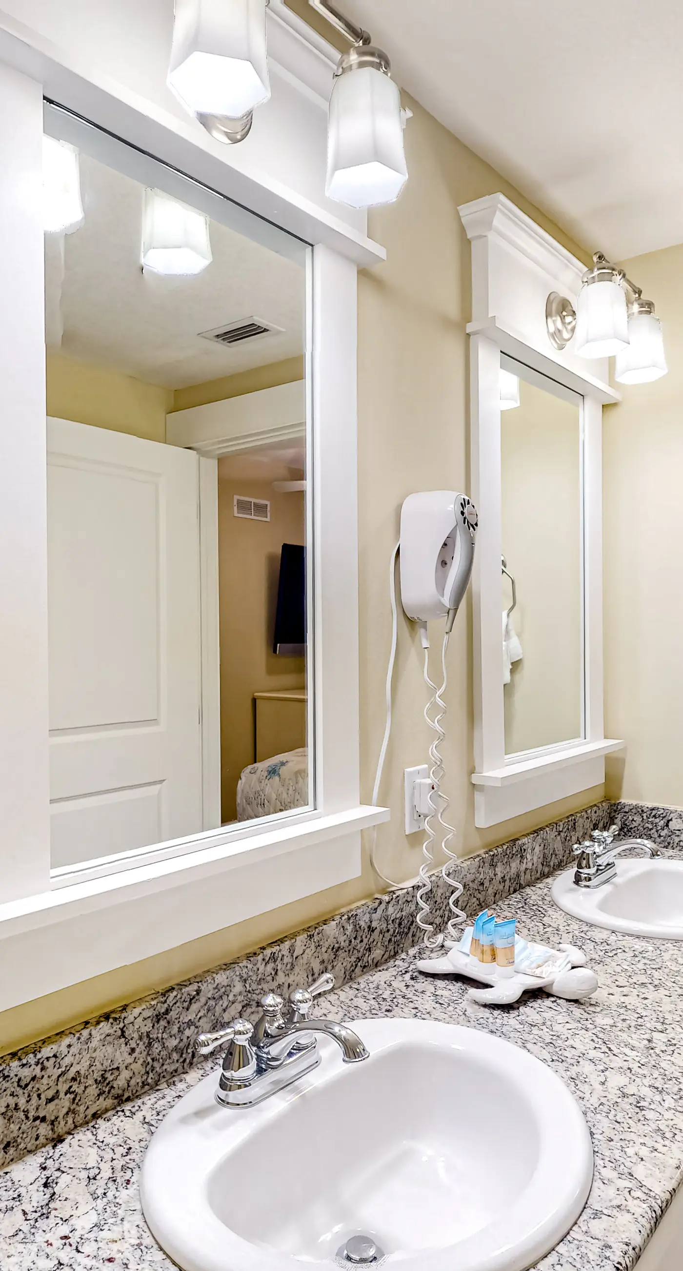 Wonderful gulf-view condo with a pool, hot tub & ocean-view balcony