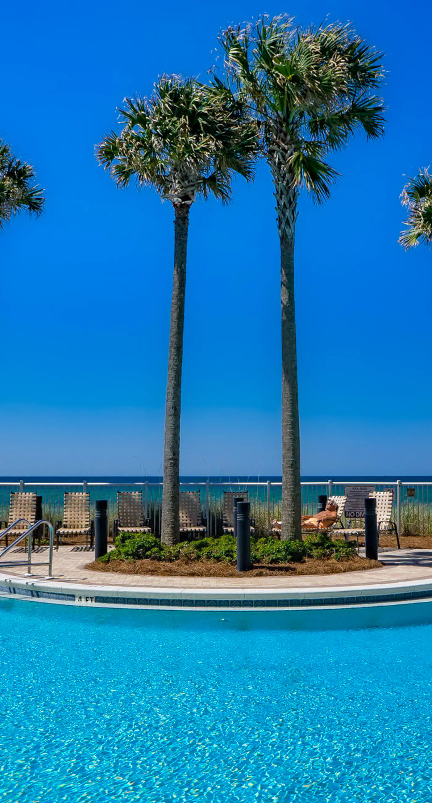 Wonderful gulf-view condo with a pool, hot tub & ocean-view balcony