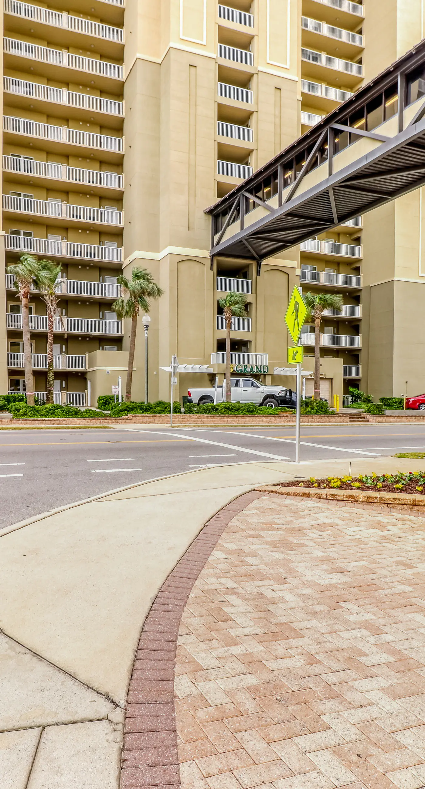 Wonderful gulf-view condo with a pool, hot tub & ocean-view balcony