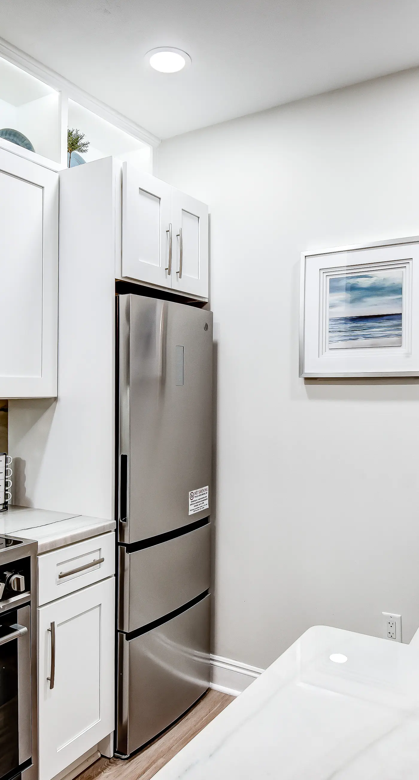 Lakefront, ground-floor condo with pools & hot tubs - walk to the beach