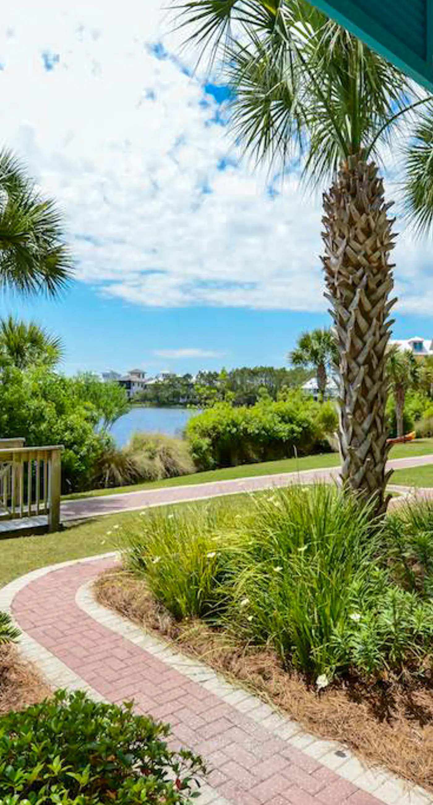 Lakefront, ground-floor condo with pools & hot tubs - walk to the beach