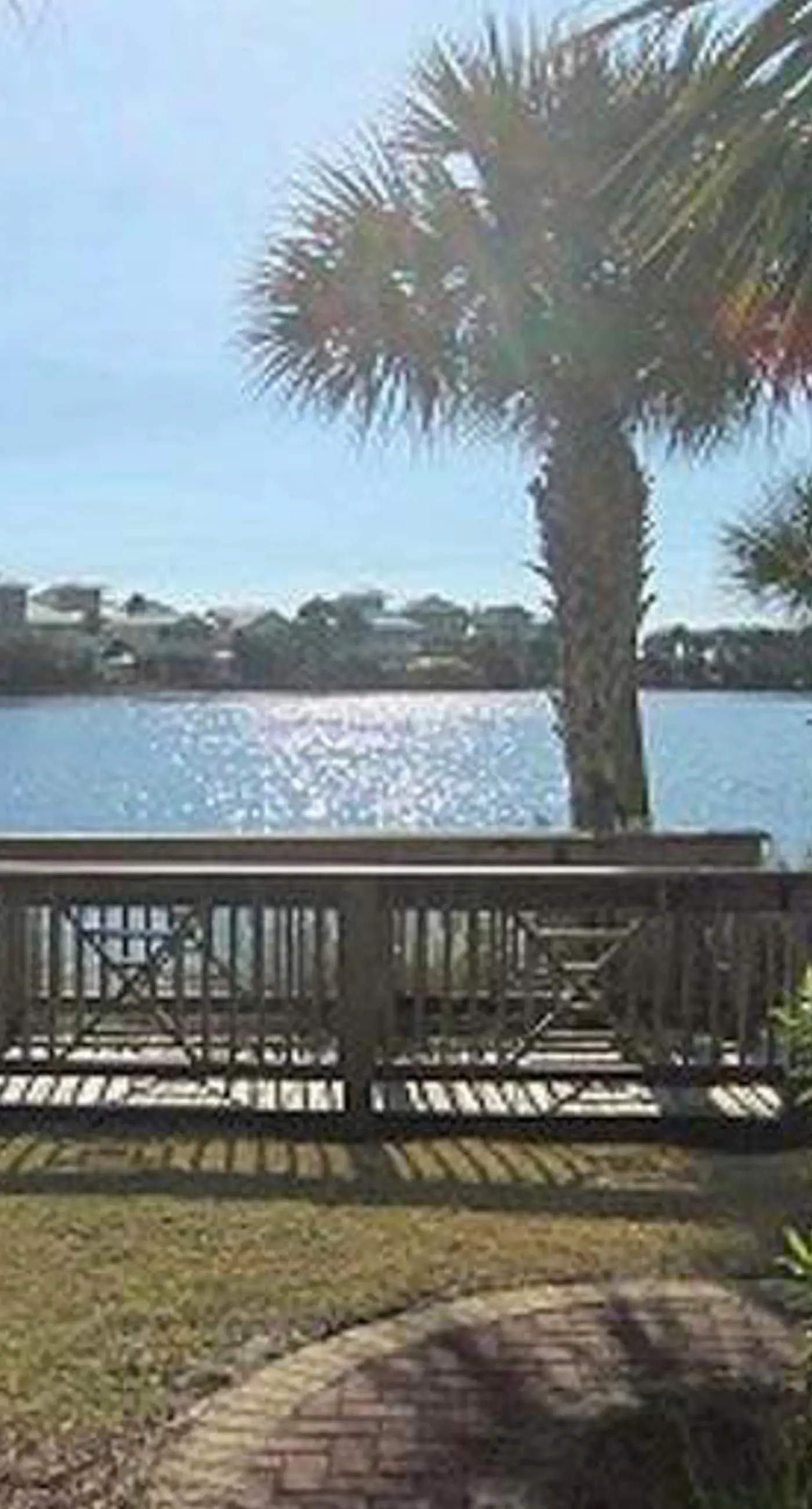 Lakefront, ground-floor condo with pools & hot tubs - walk to the beach