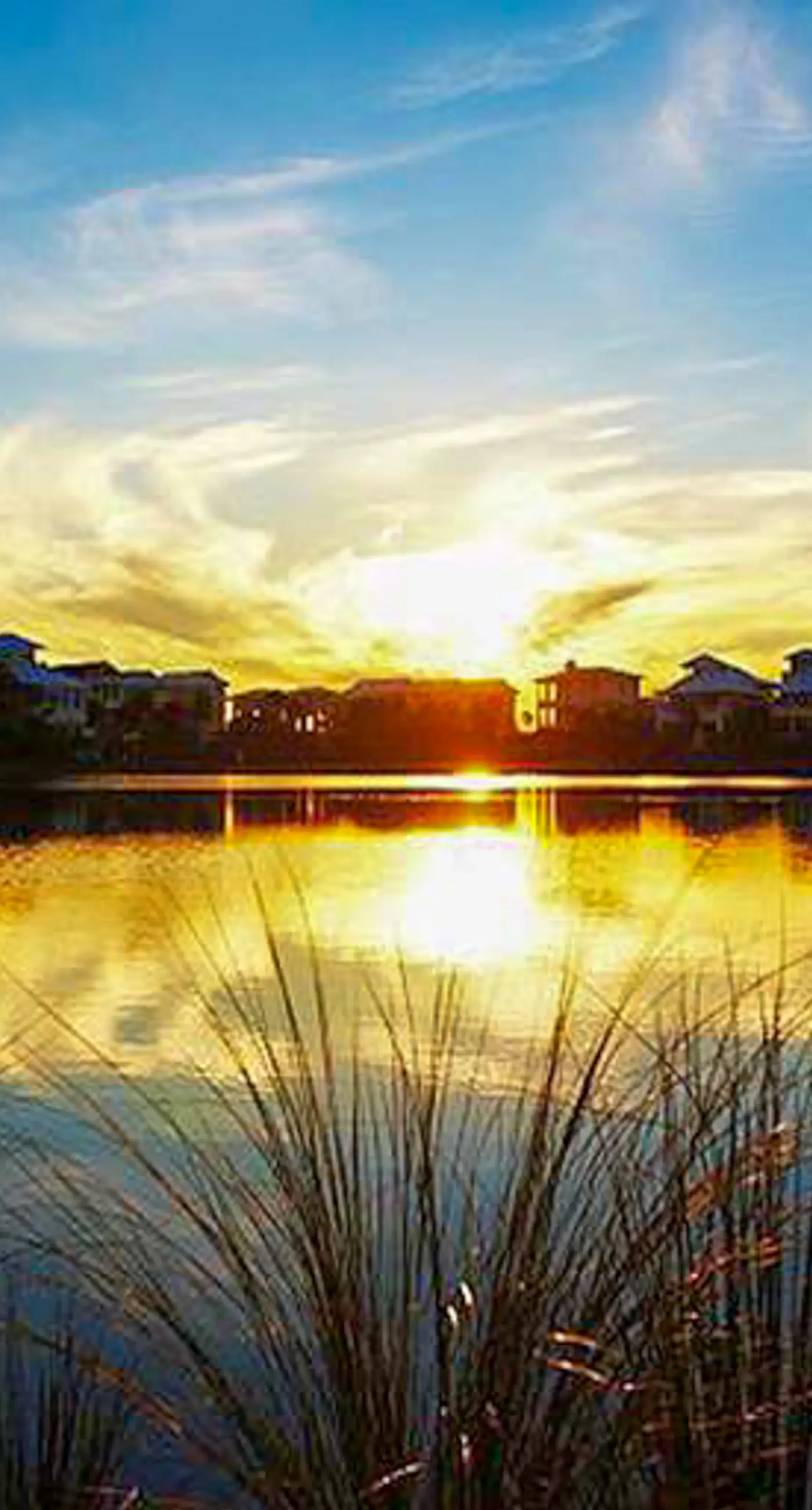 Lakefront, ground-floor condo with pools & hot tubs - walk to the beach