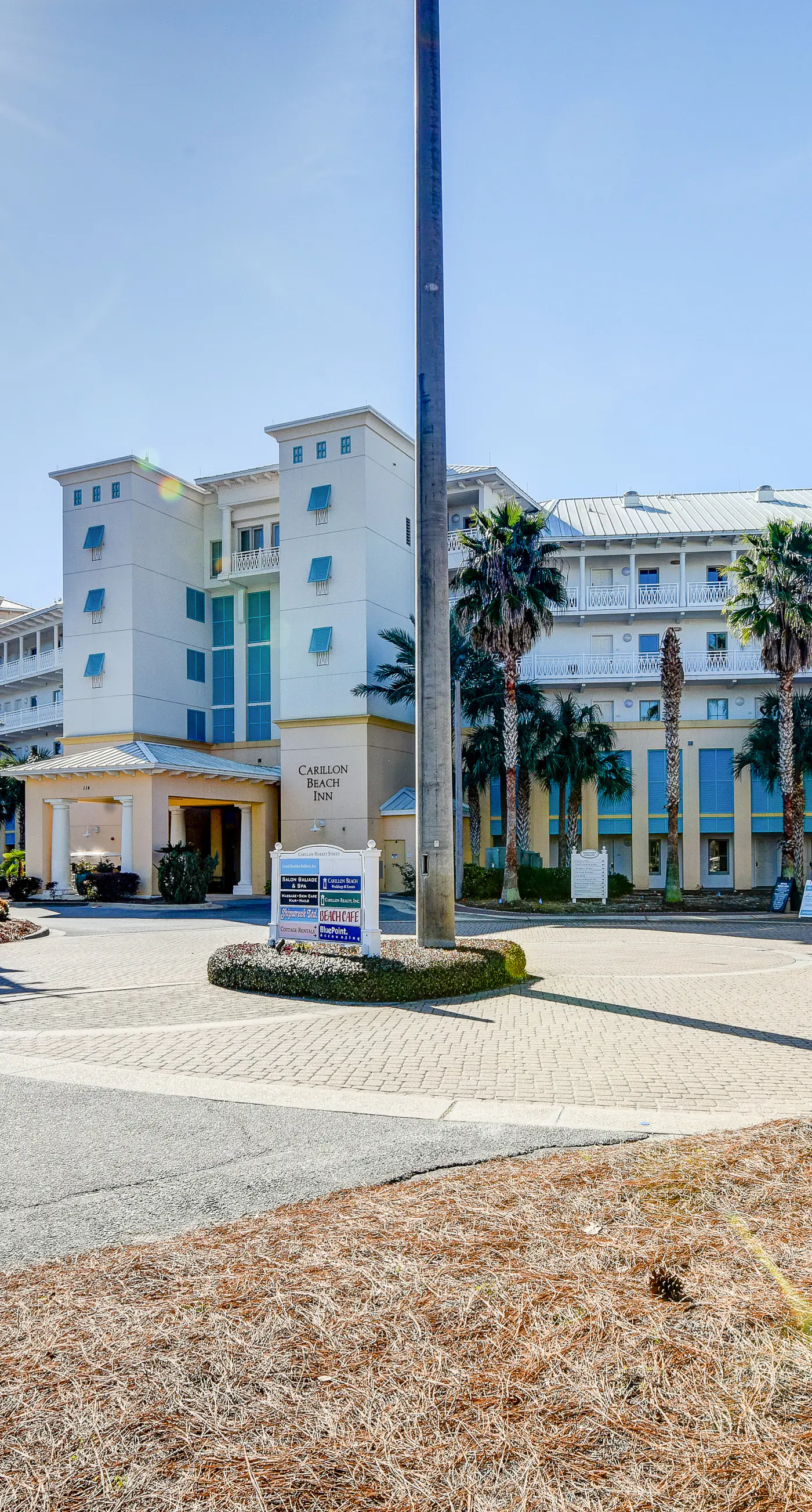 Lakefront, ground-floor condo with pools & hot tubs - walk to the beach