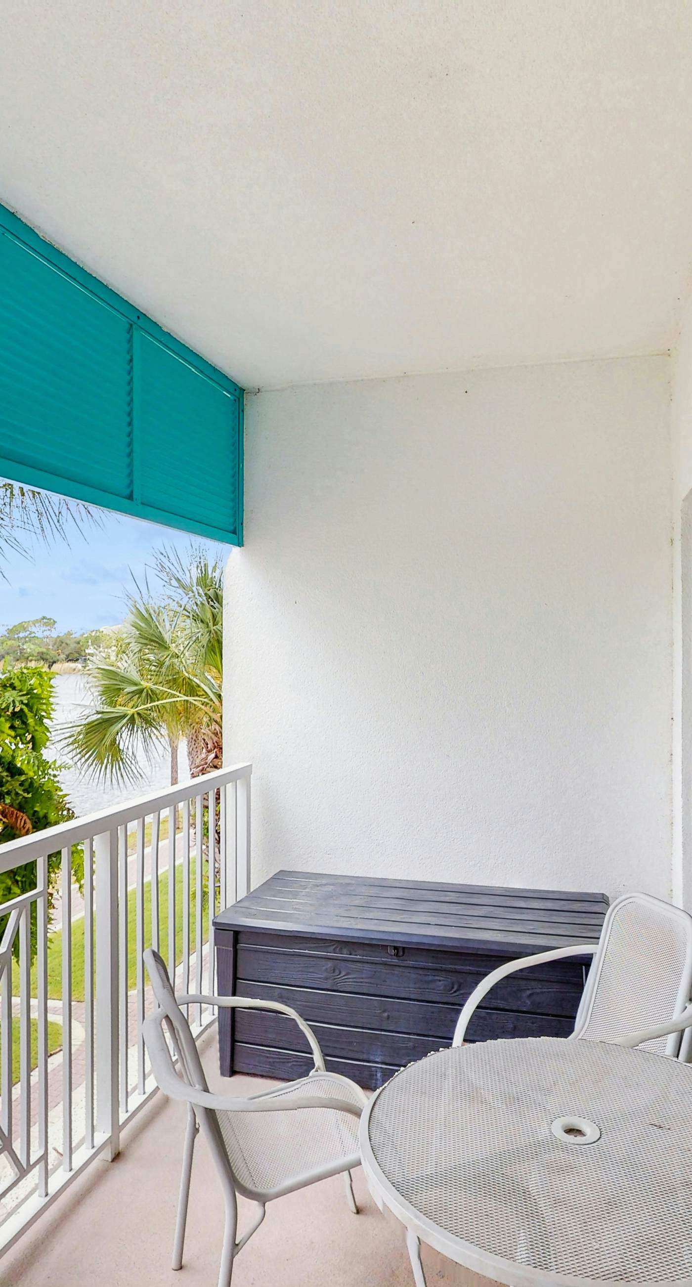 Upscale condo with pools, private beach access, hot tubs & tennis - dog-friendly