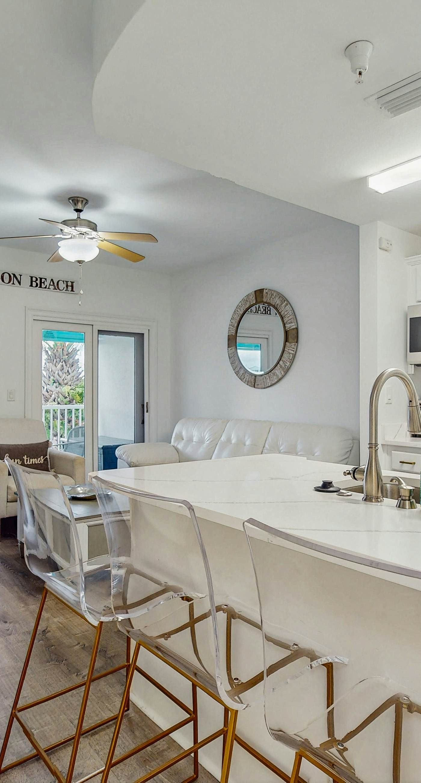 Upscale condo with pools, private beach access, hot tubs & tennis - dog-friendly