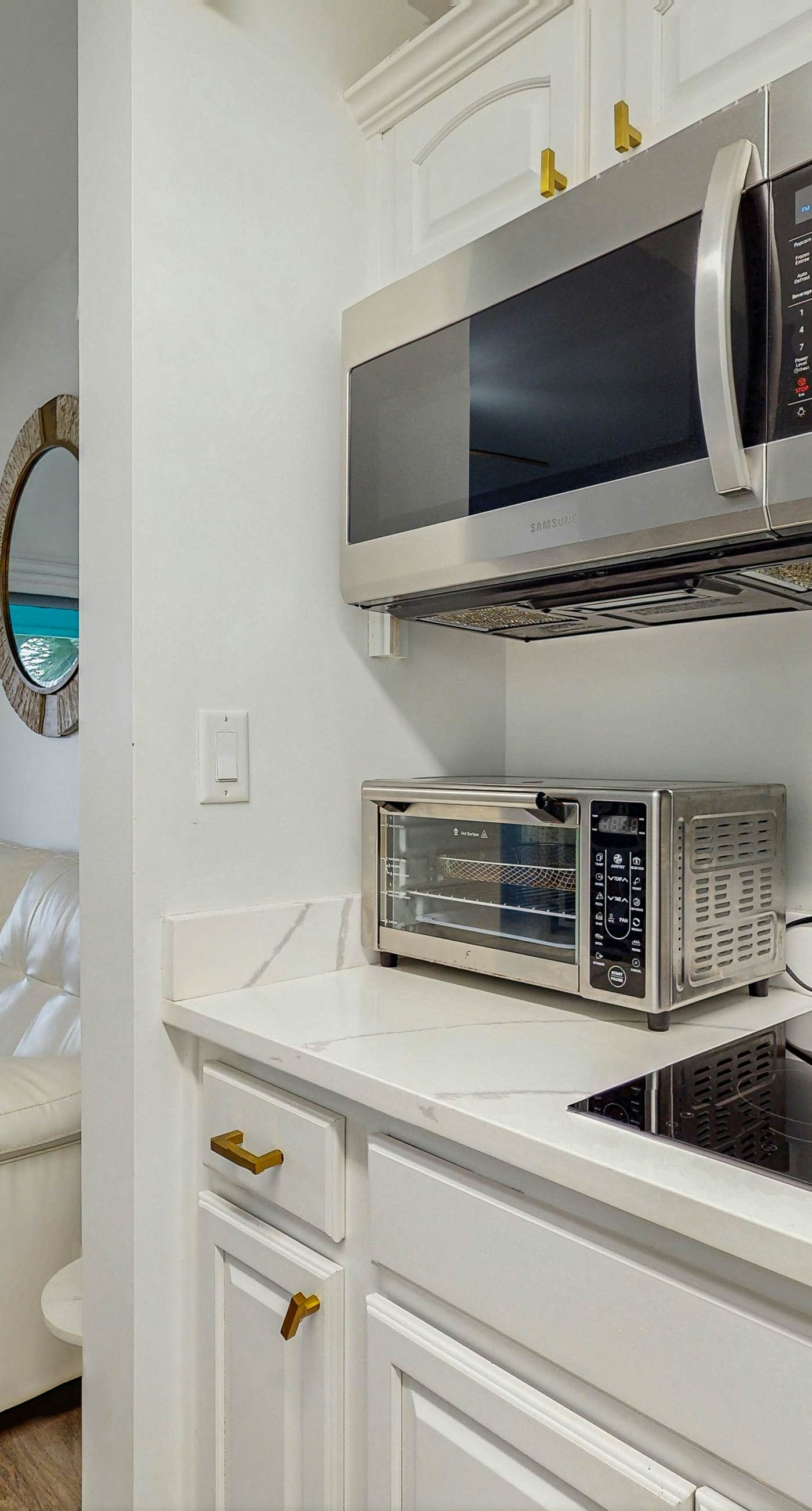 Upscale condo with pools, private beach access, hot tubs & tennis - dog-friendly