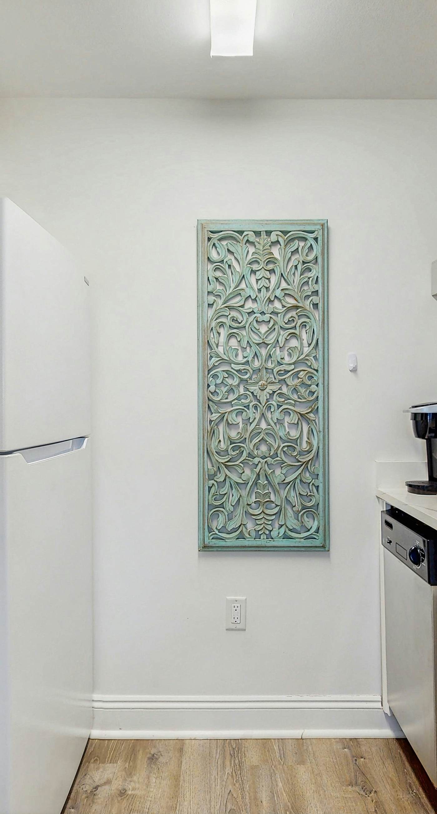 Upscale condo with pools, private beach access, hot tubs & tennis - dog-friendly