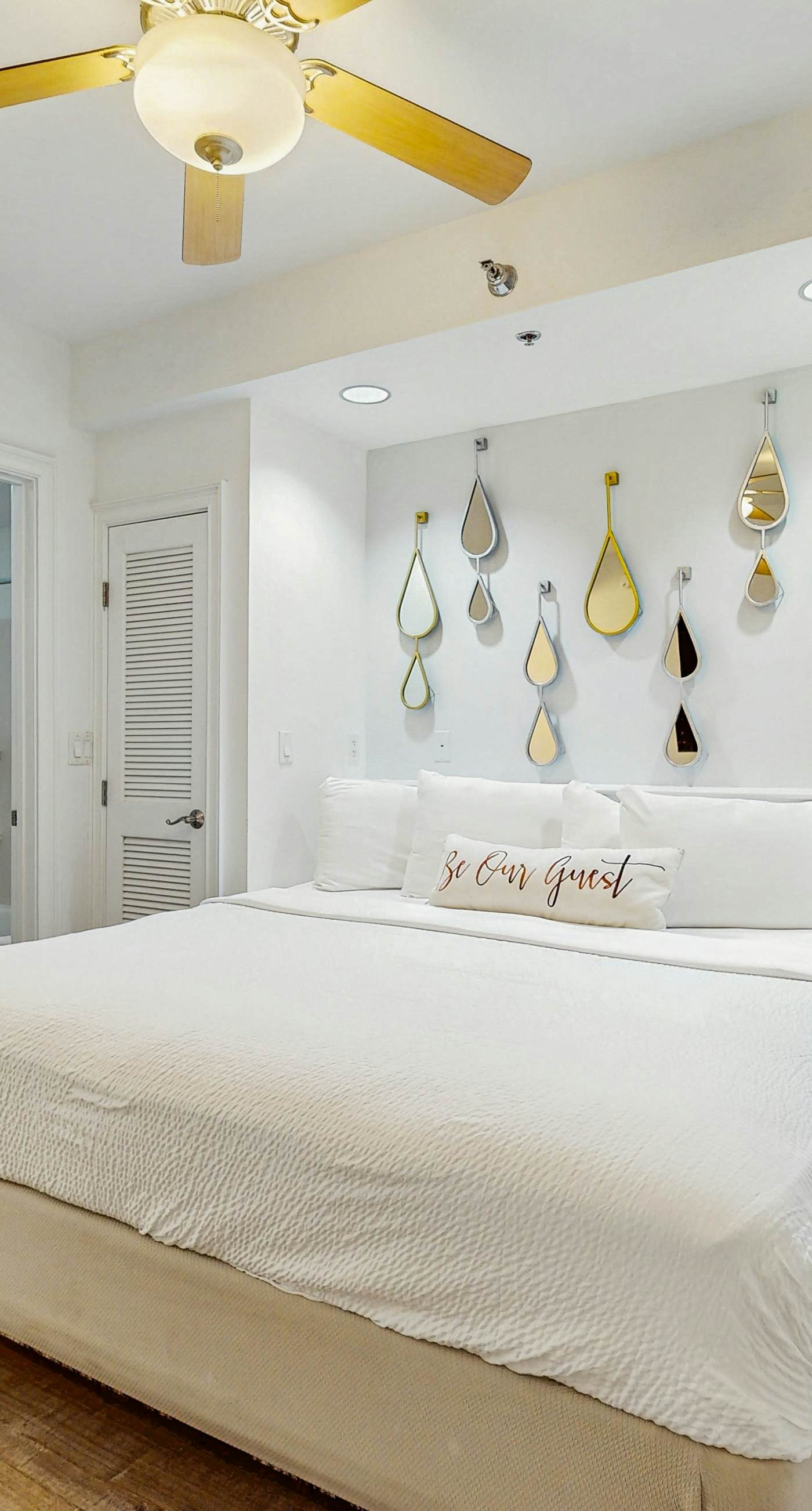 Upscale condo with pools, private beach access, hot tubs & tennis - dog-friendly