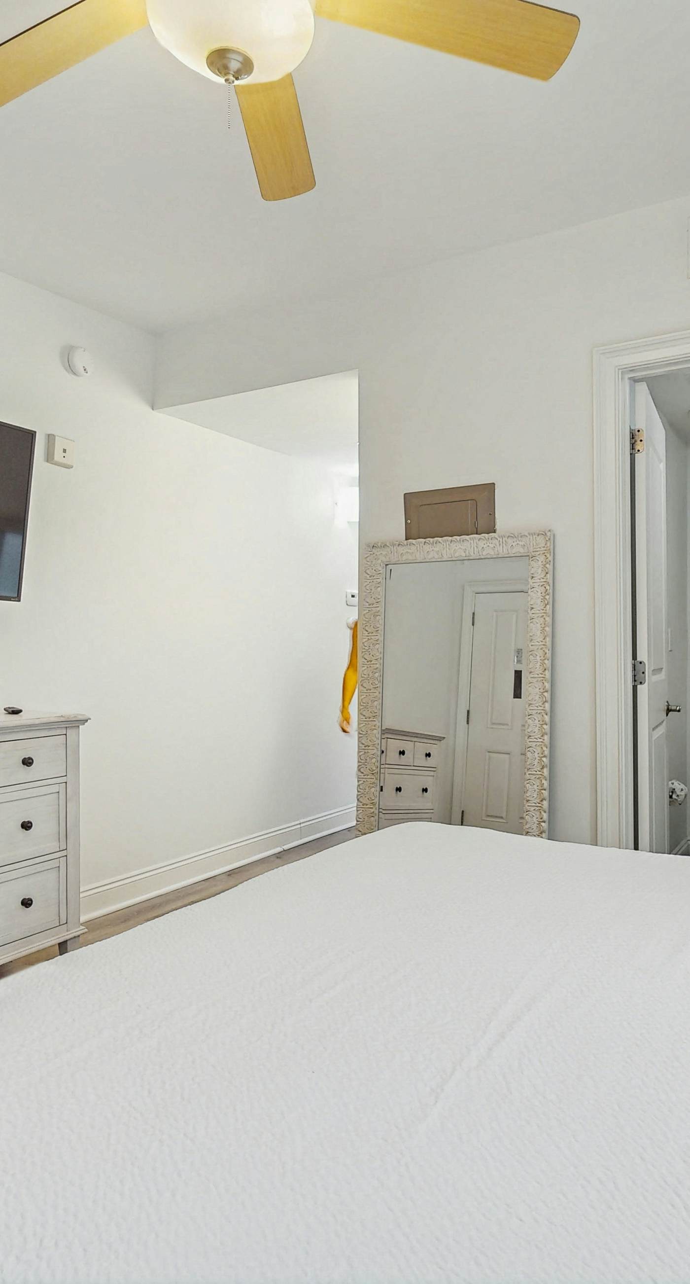 Upscale condo with pools, private beach access, hot tubs & tennis - dog-friendly