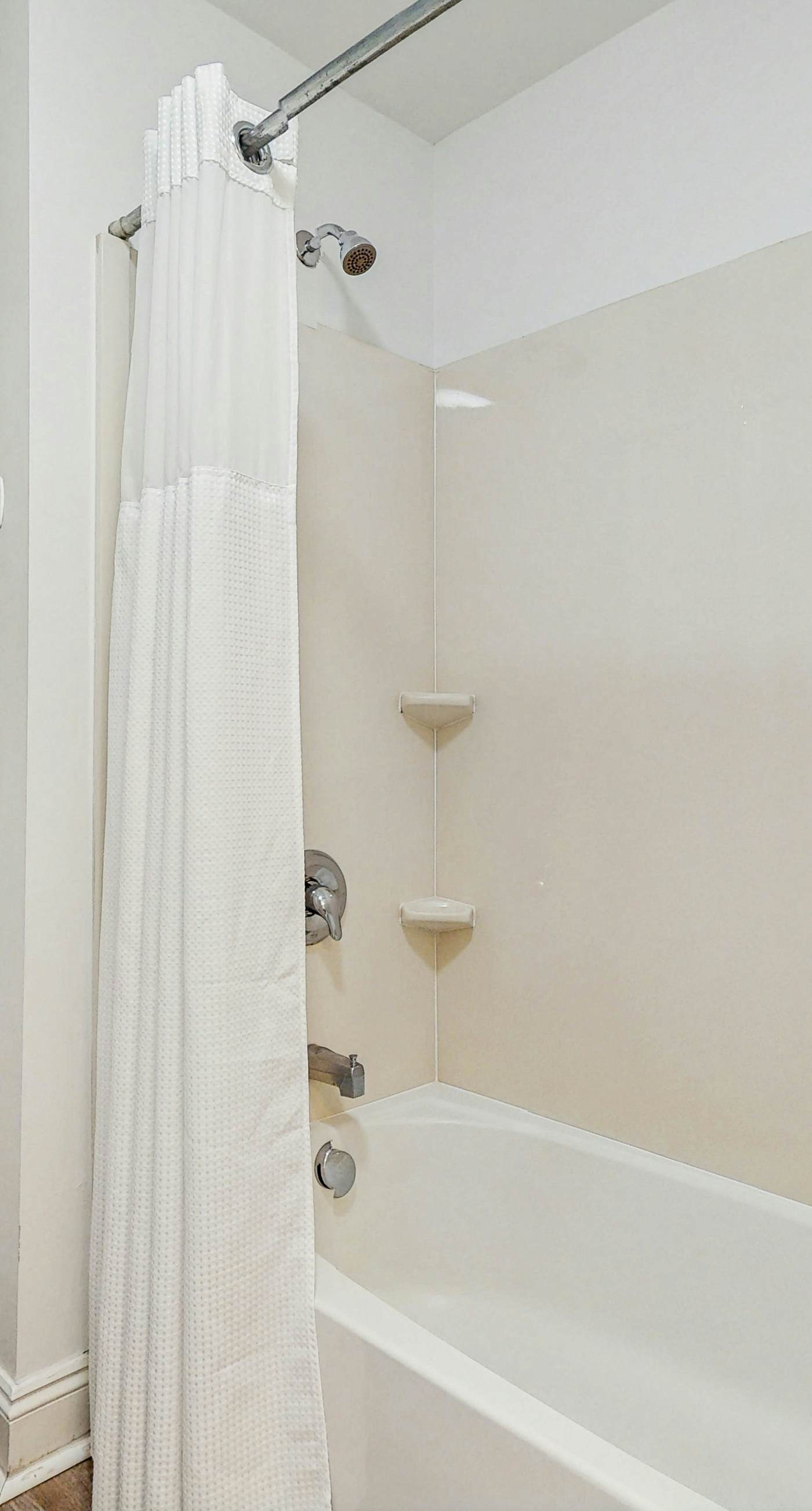 Upscale condo with pools, private beach access, hot tubs & tennis - dog-friendly