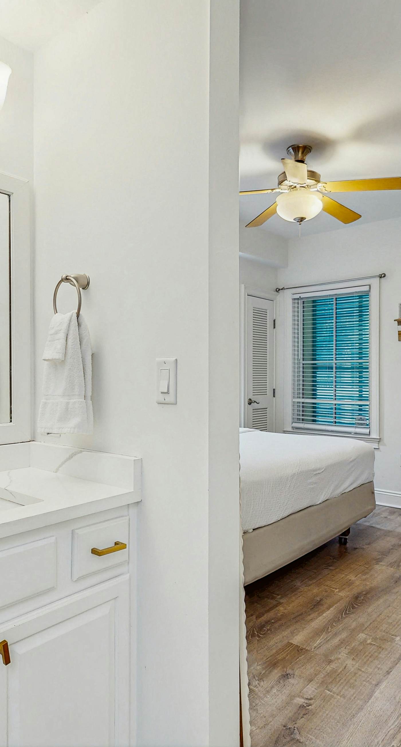 Upscale condo with pools, private beach access, hot tubs & tennis - dog-friendly