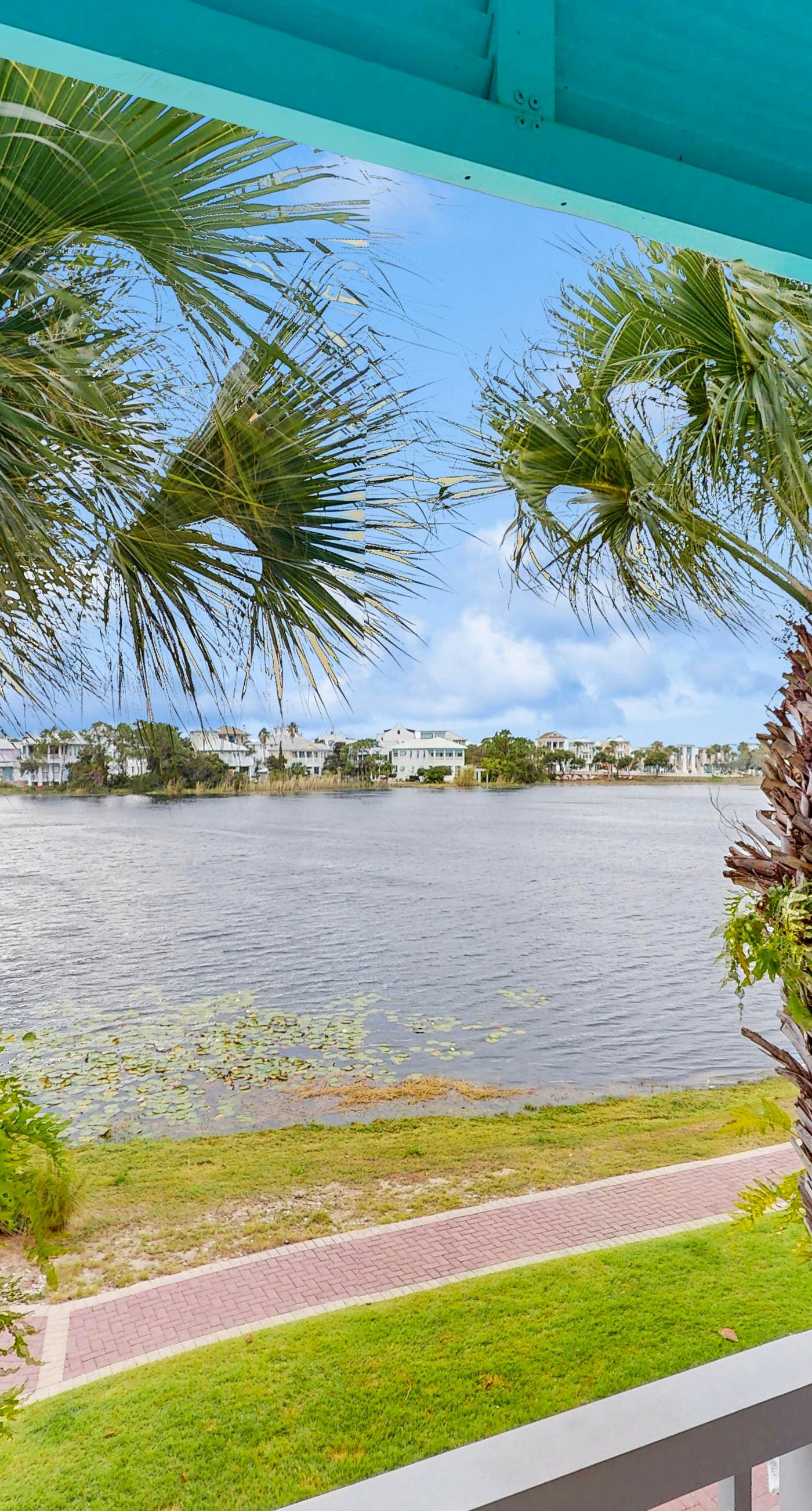 Upscale condo with pools, private beach access, hot tubs & tennis - dog-friendly