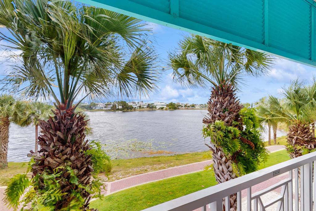 Upscale condo with pools, private beach access, hot tubs & tennis - dog-friendly