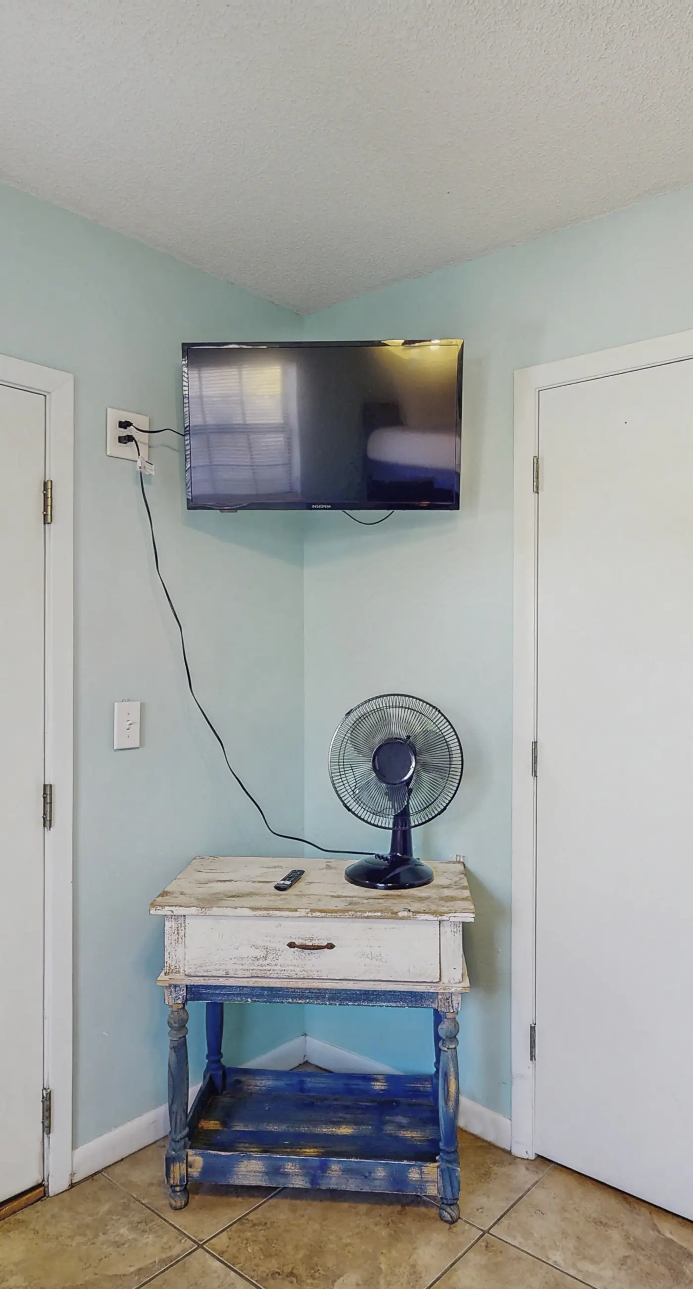 New listing! Dog-friendly beach escape w/ a full kitchen & furnished back patio