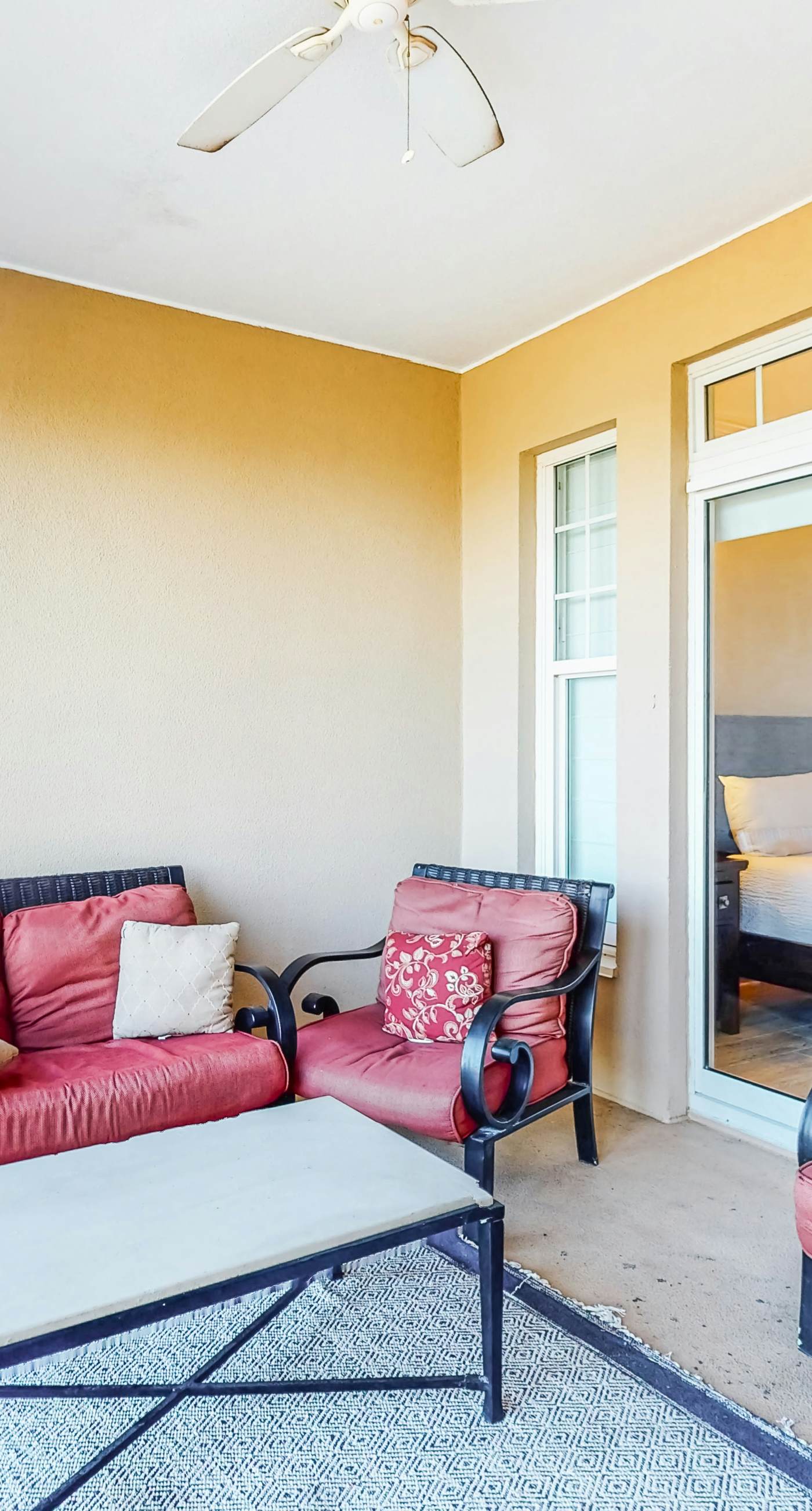 Snowbird-friendly condo with waterfront view, WiFi, AC, access to pool, hot tub