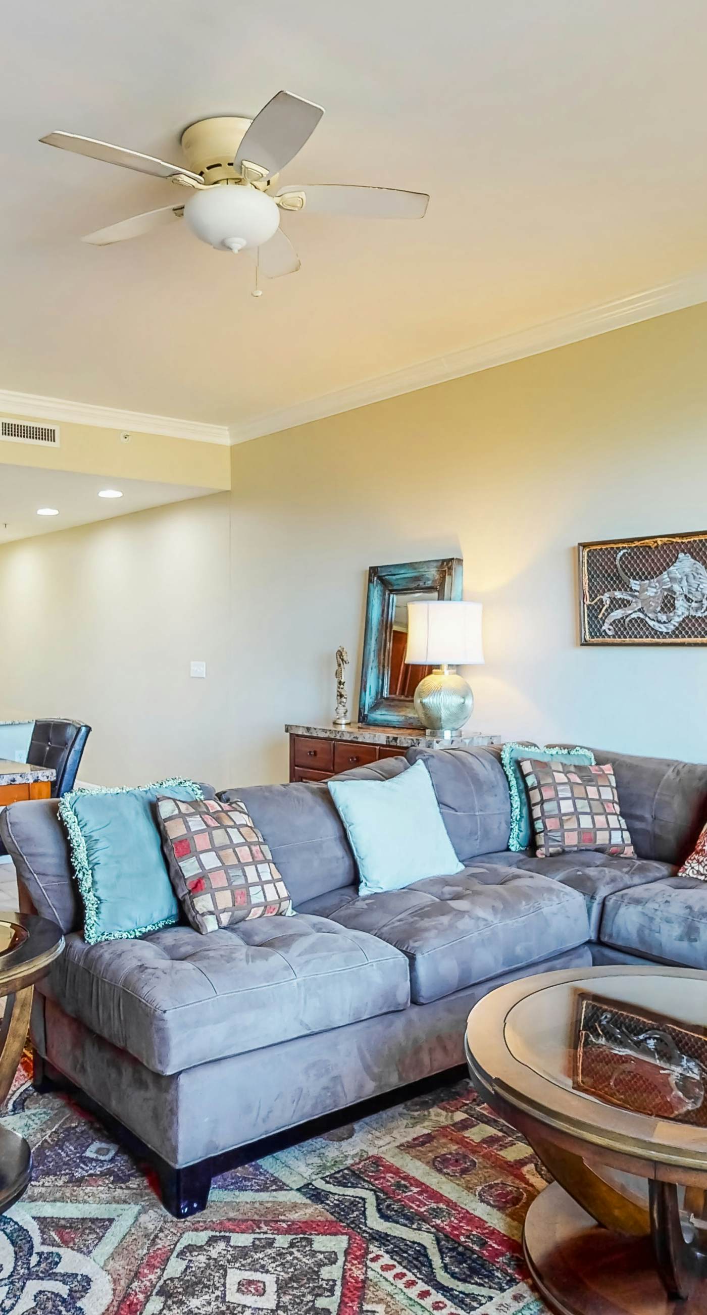 Snowbird-friendly condo with waterfront view, WiFi, AC, access to pool, hot tub