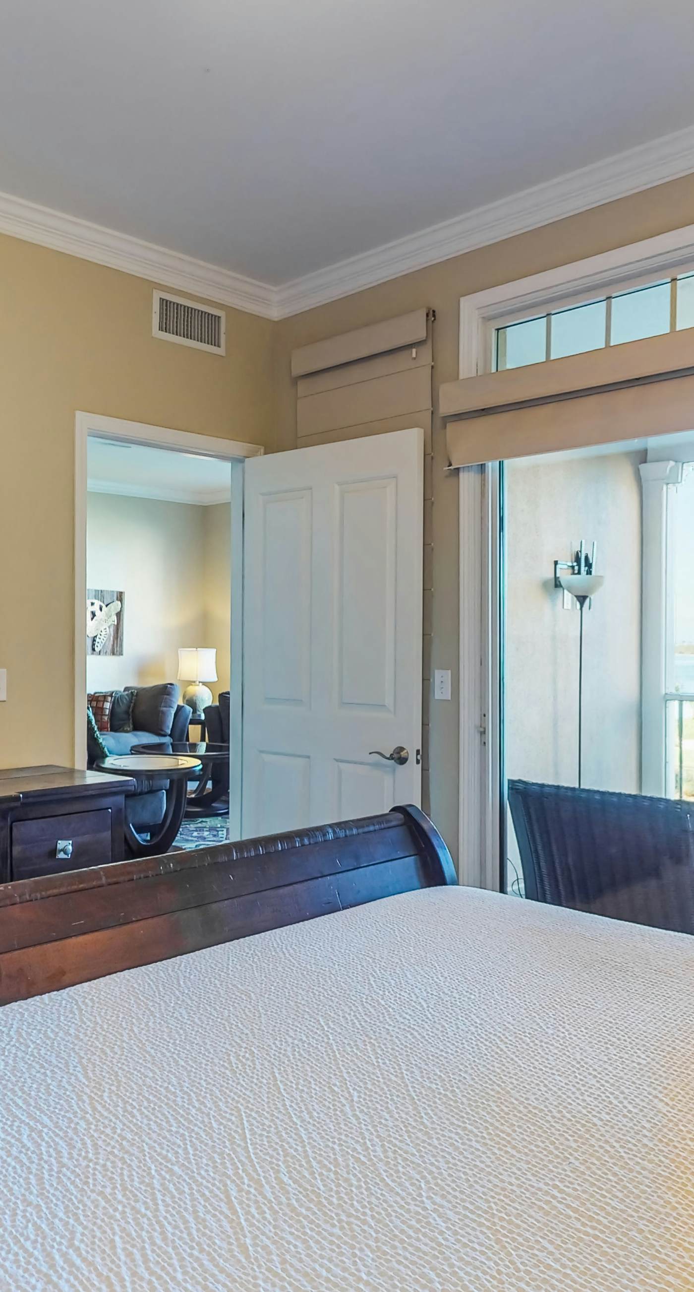 Snowbird-friendly condo with waterfront view, WiFi, AC, access to pool, hot tub