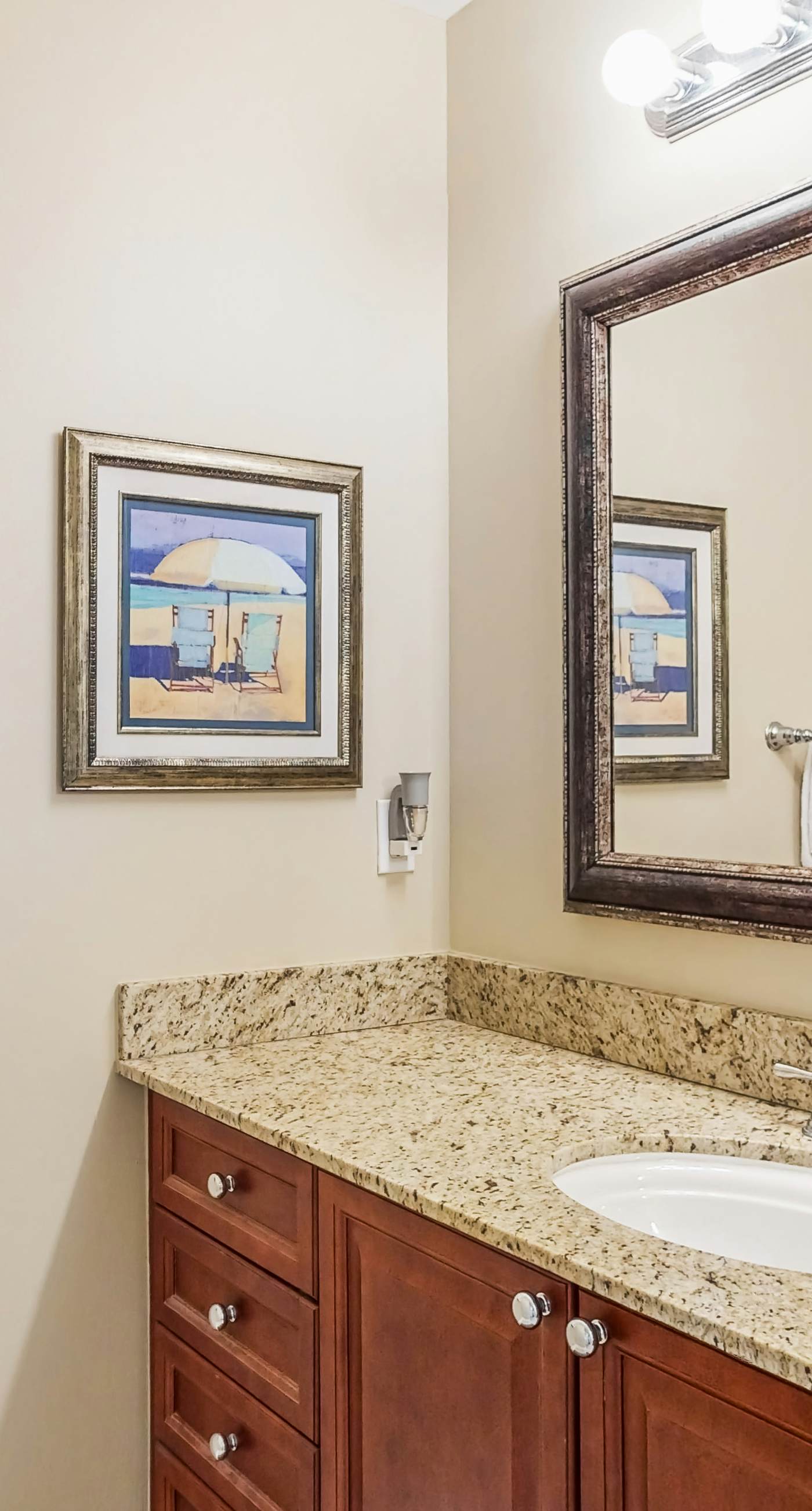 Snowbird-friendly condo with waterfront view, WiFi, AC, access to pool, hot tub