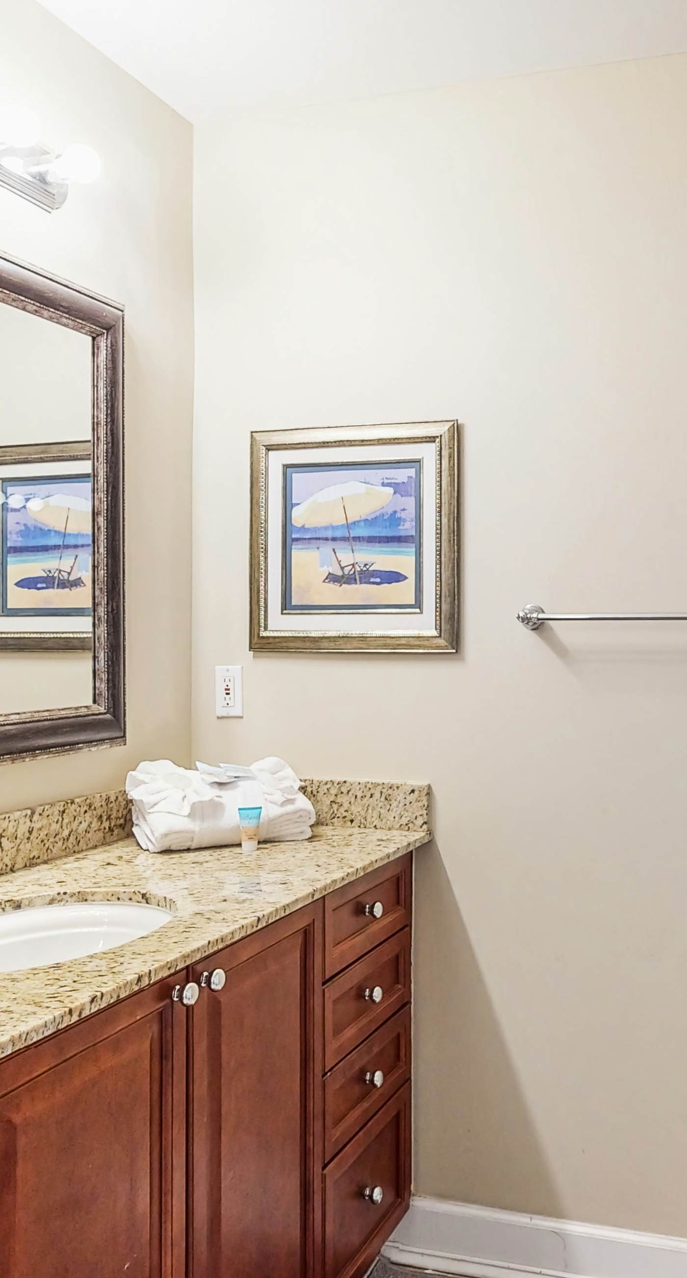 Snowbird-friendly condo with waterfront view, WiFi, AC, access to pool, hot tub