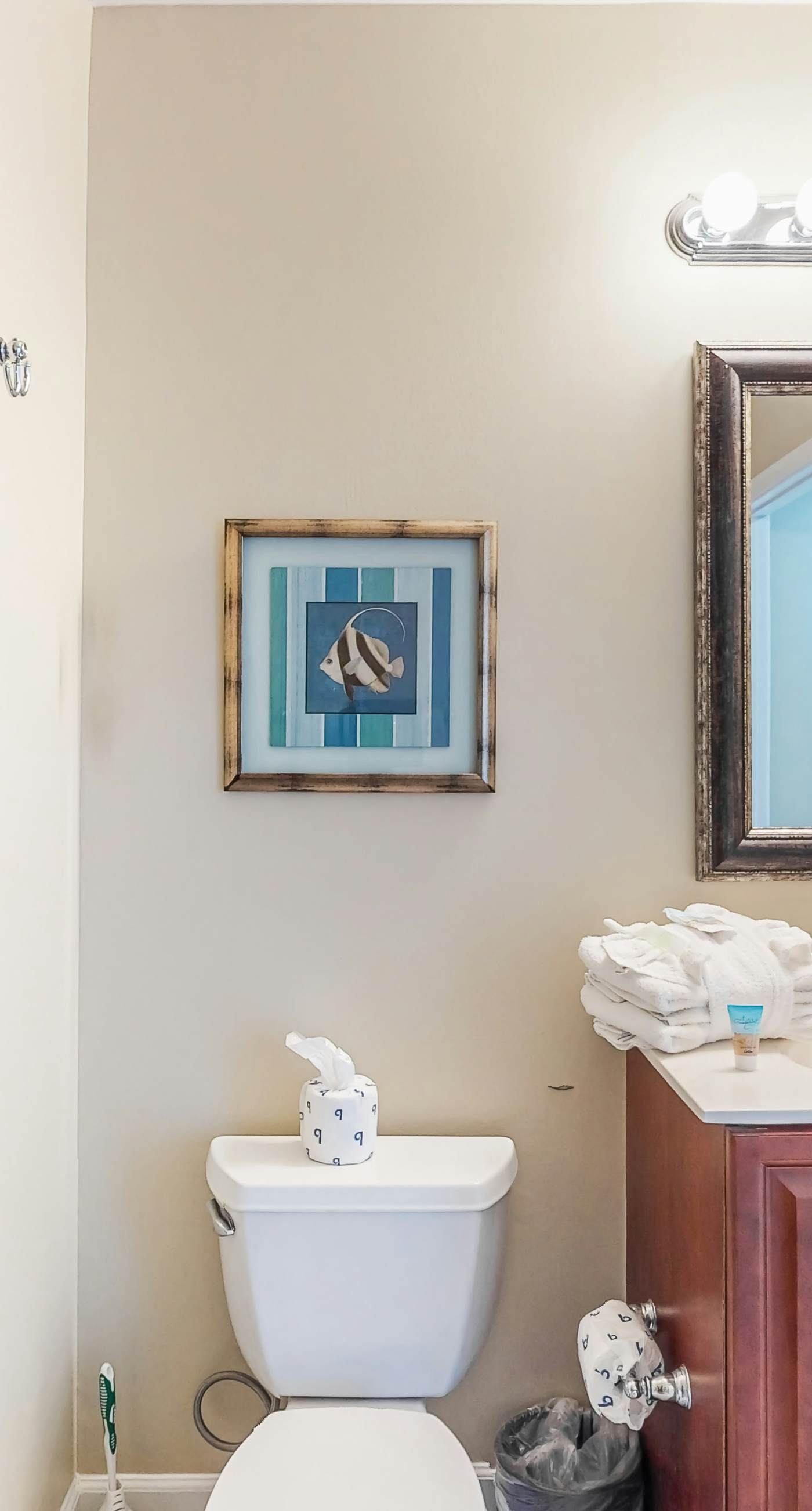 Snowbird-friendly condo with waterfront view, WiFi, AC, access to pool, hot tub