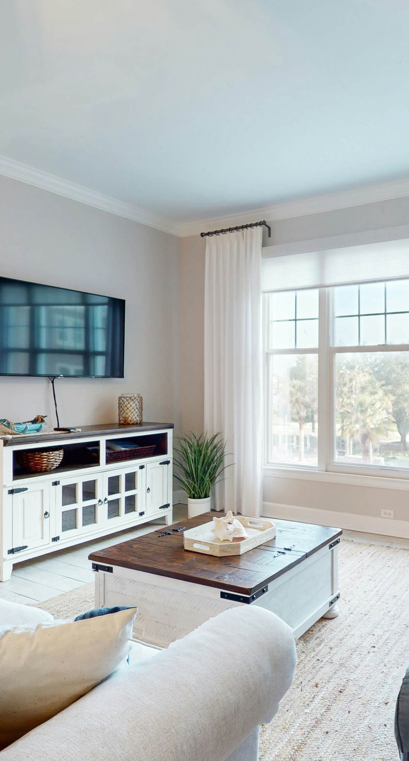 3rd-floor beach & pool-view condo with outdoor pool, hot tub, grills, balcony