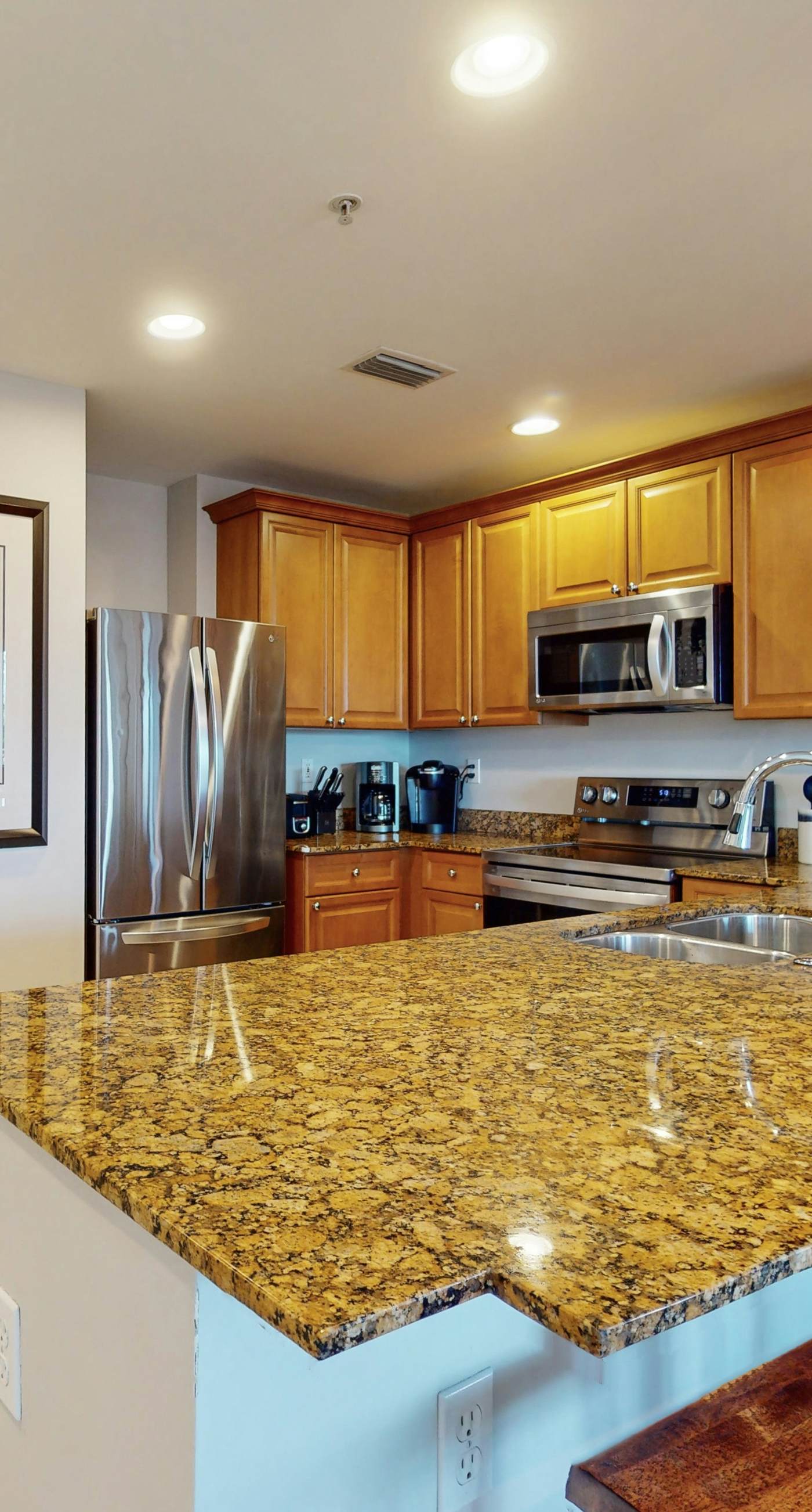 3rd-floor beach & pool-view condo with outdoor pool, hot tub, grills, balcony