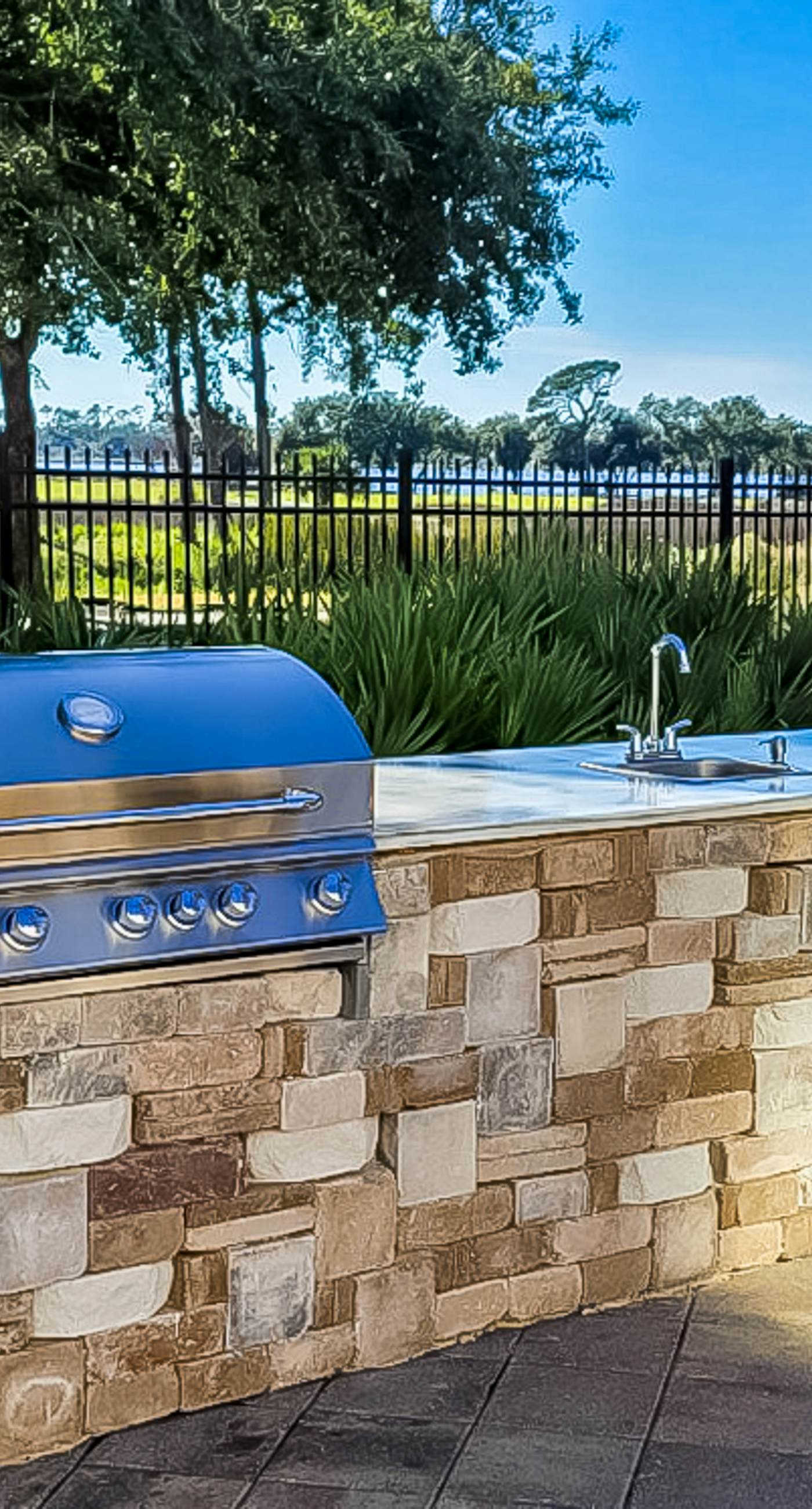 3rd-floor beach & pool-view condo with outdoor pool, hot tub, grills, balcony